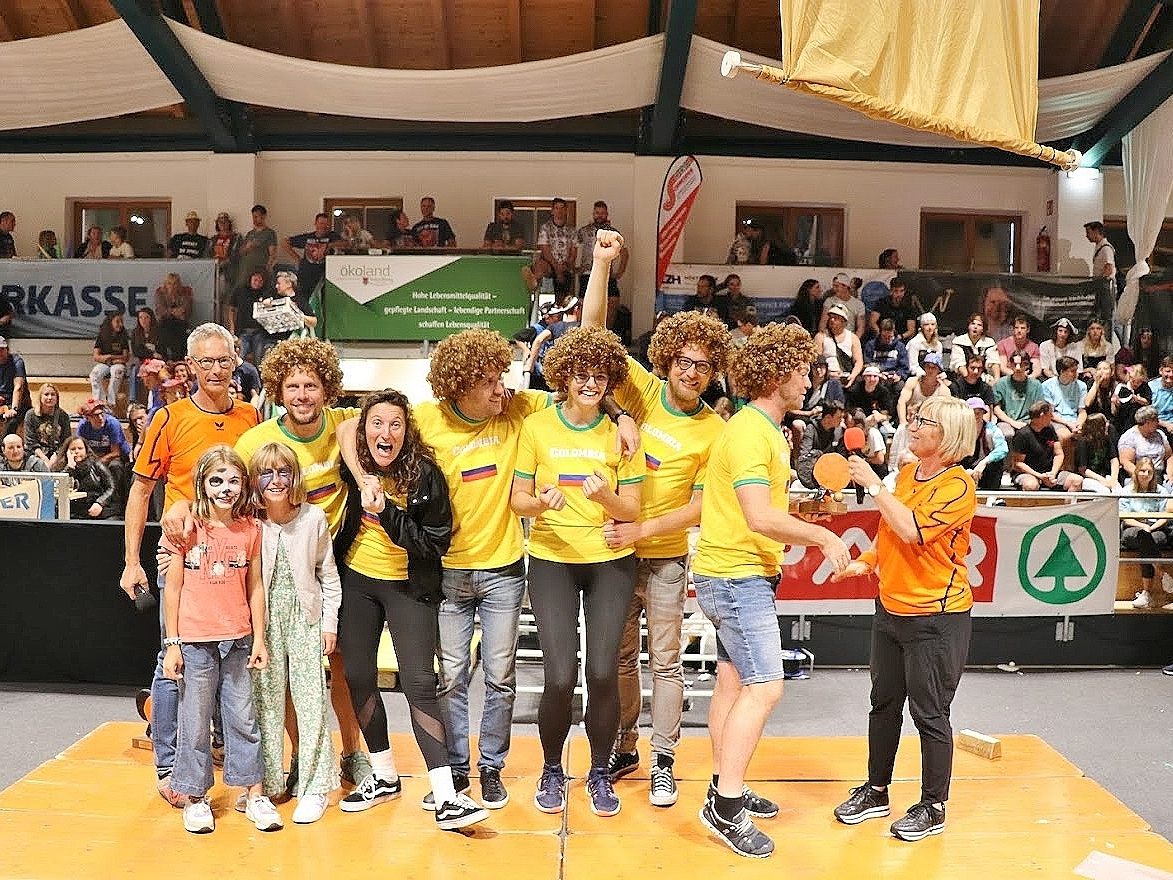 Das Team aus Kolumbien, "Jogi´s letzte Hoffnung", darf sich seit Samstag neuer Oberschorbacher Ping Pong-Weltmeister nennen. Das Team aus Kolumbien, "Jogi´s letzte Hoffnung", darf sich seit Samstag neuer Oberschorbacher Ping Pong-Weltmeister nennen.