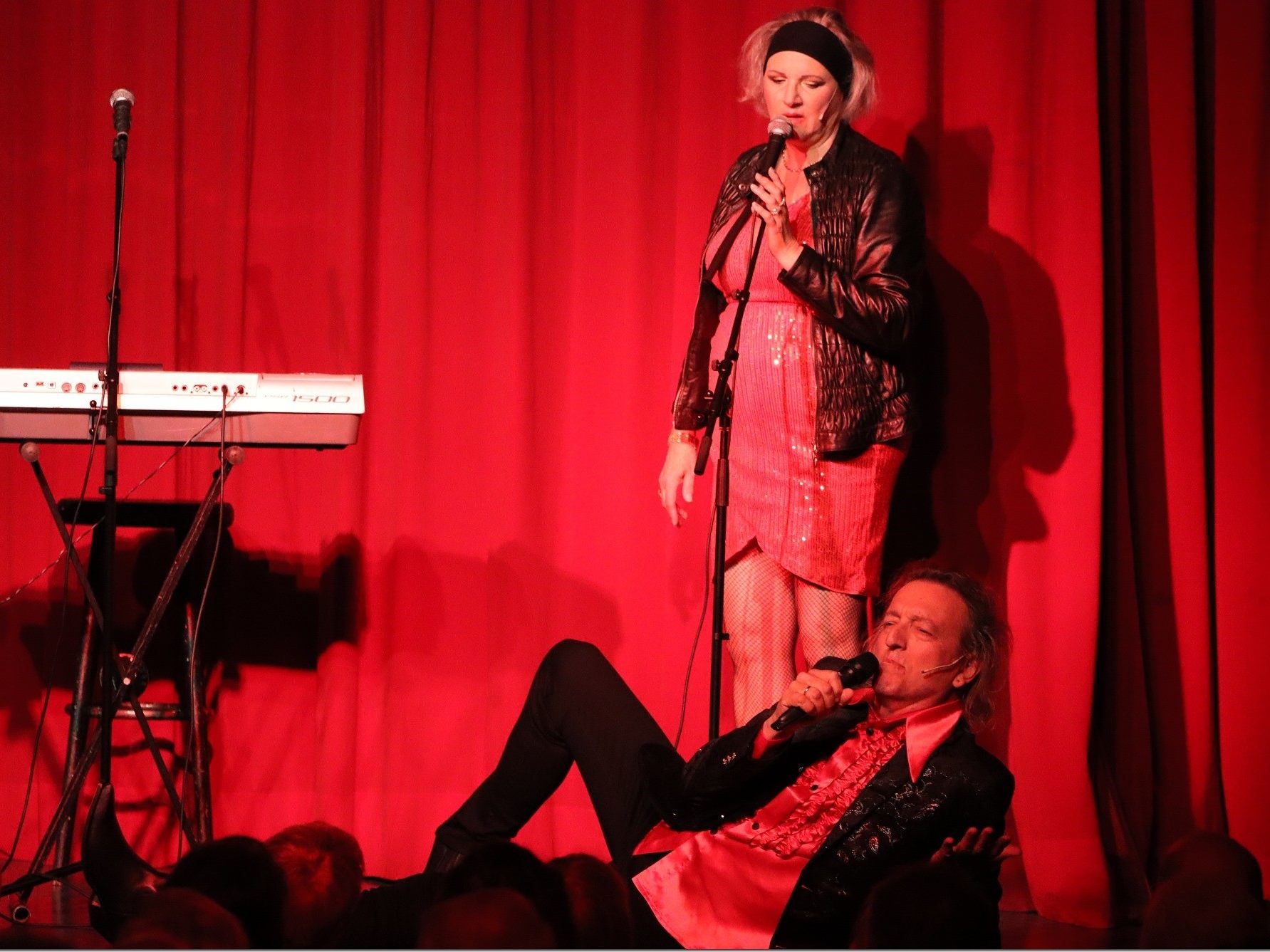 Makrus Linder und Maria Neuschmid boten bei der Premiere im Alten Kino Rankweil Kabarett vom Feinsten. Makrus Linder und Maria Neuschmid boten bei der Premiere im Alten Kino Rankweil Kabarett vom Feinsten.
