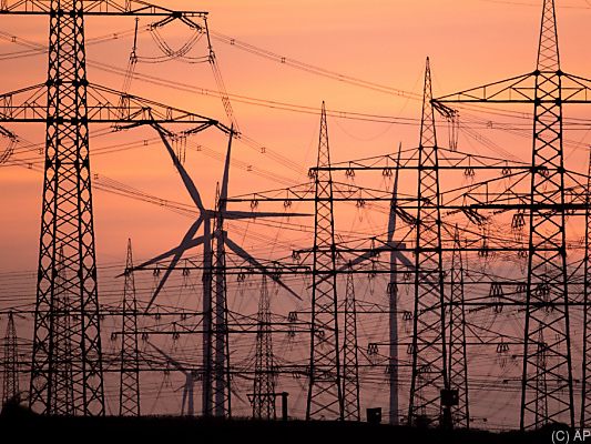 Strompreise moderat gestiegen, Entlastungmaßnahmen greifen Strompreise moderat gestiegen, Entlastungmaßnahmen greifen
