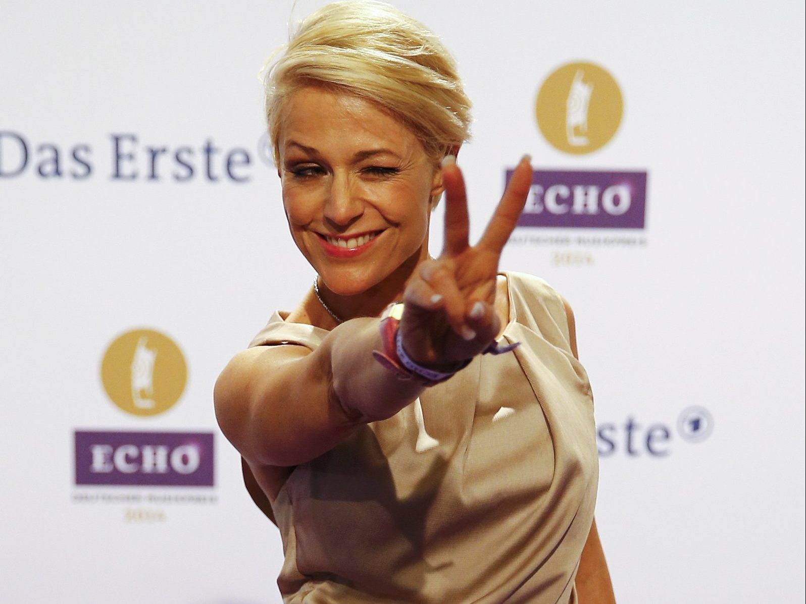 Schlagersängerin Michelle verschiebt ihre Tournee.