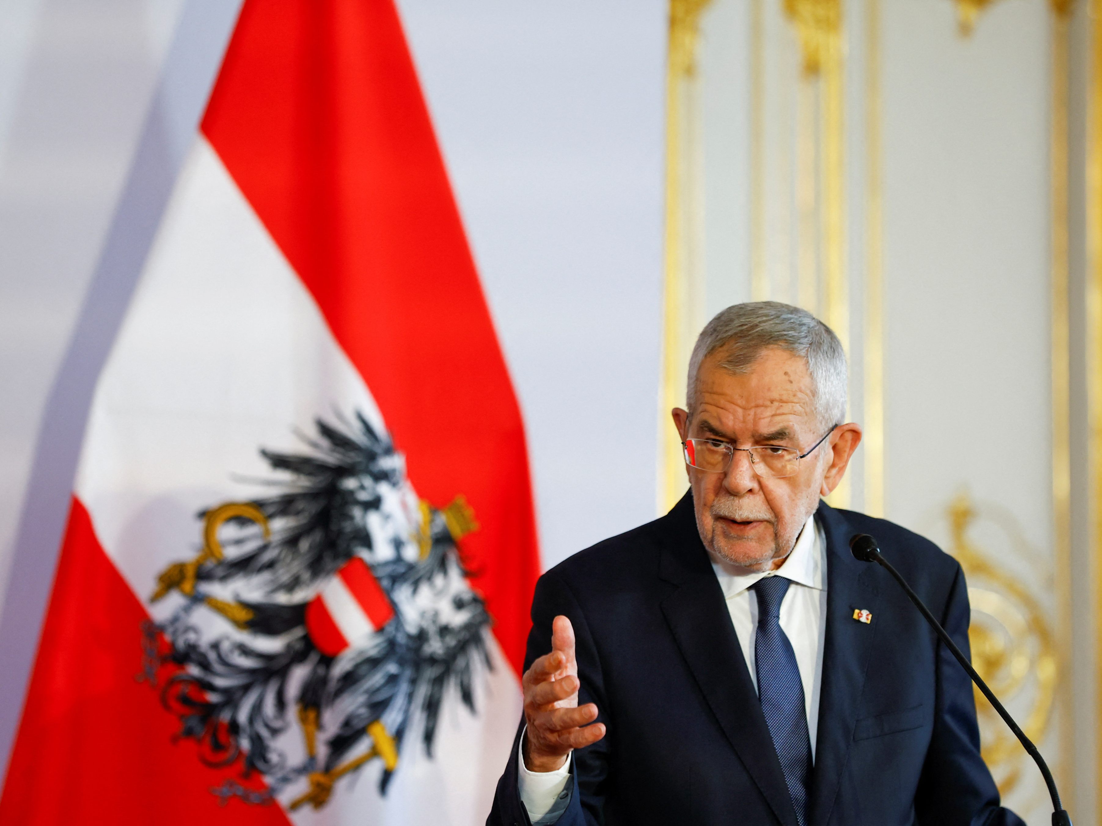 Van der Bellen fordert rasche regulierende Eingriffe in Energiemarkt. Van der Bellen fordert rasche regulierende Eingriffe in Energiemarkt.