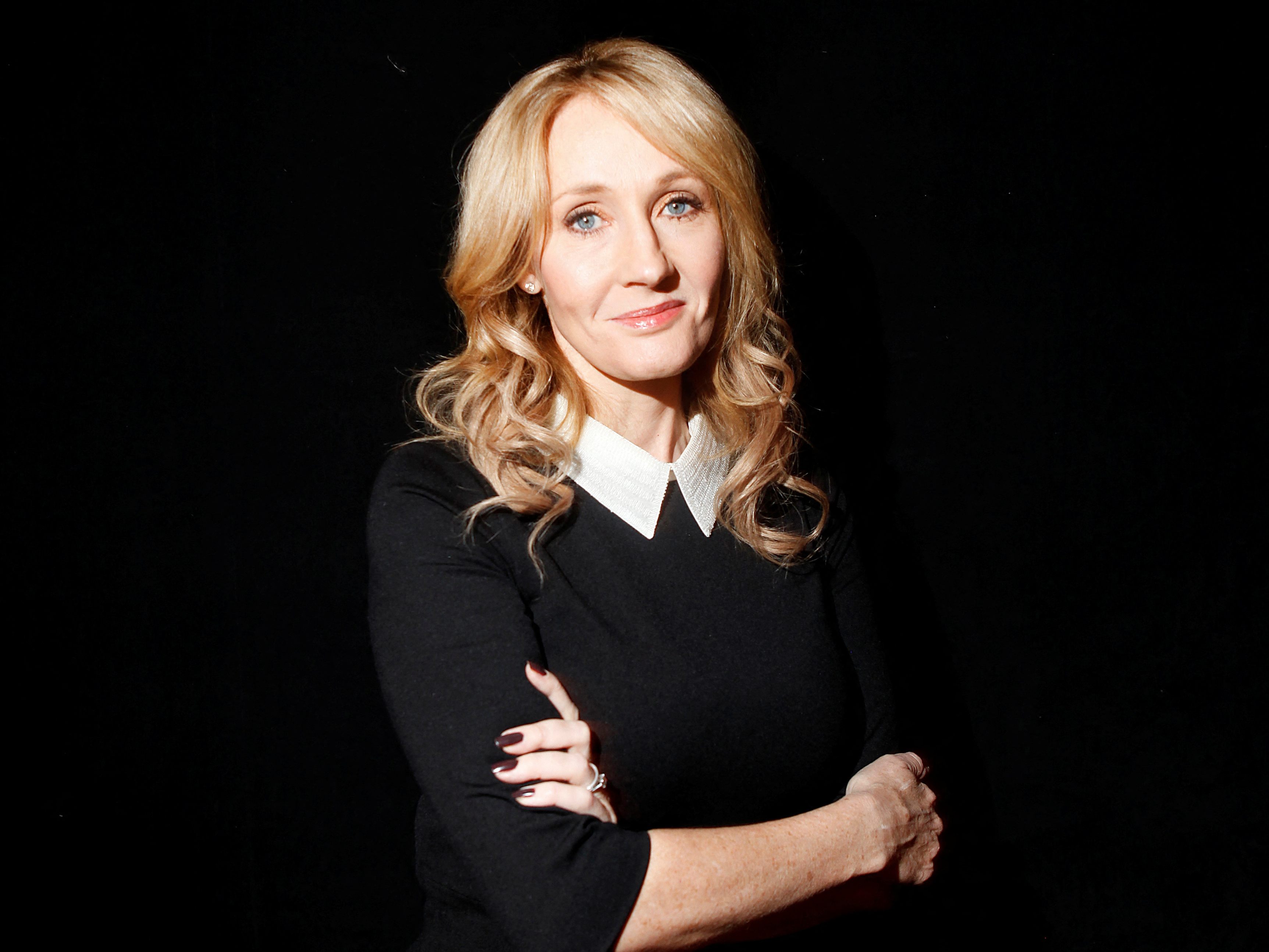 J.K. Rowling veröffentlichte ihren neusten Krimi "Das tiefschwarze Herz" zum Thema Hass im Netz. J.K. Rowling veröffentlichte ihren neusten Krimi "Das tiefschwarze Herz" zum Thema Hass im Netz.