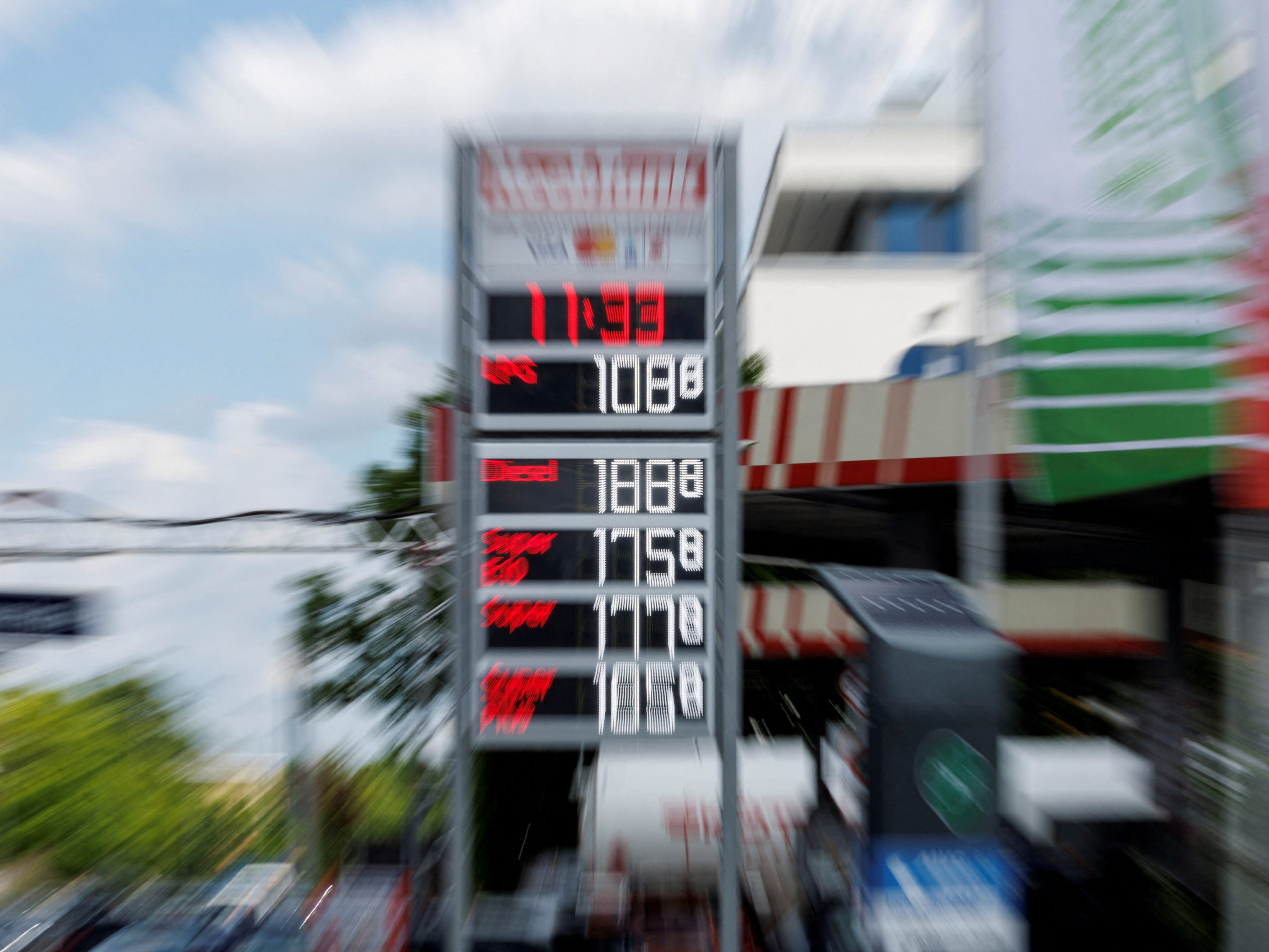 Der Mineralölmarkt in Europa ist angespannt. Teilweise kann es zu Diesel-Engpässen kommen. Der Mineralölmarkt in Europa ist angespannt. Teilweise kann es zu Diesel-Engpässen kommen.