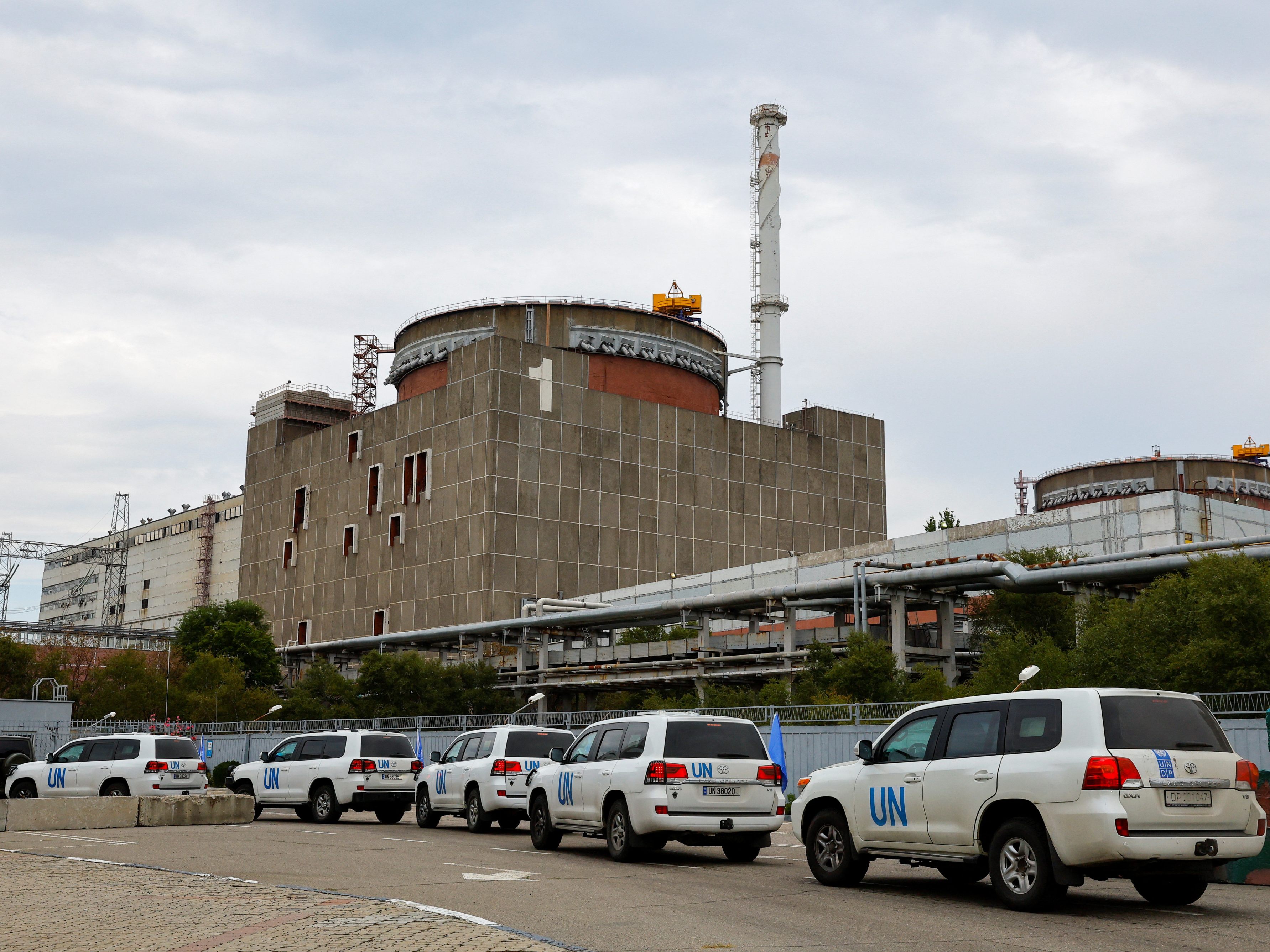 Schwangere Ukrainerinnen die in der Nähe des AKW Saporischschja leben, decken sich mit Jodtabletten ein.