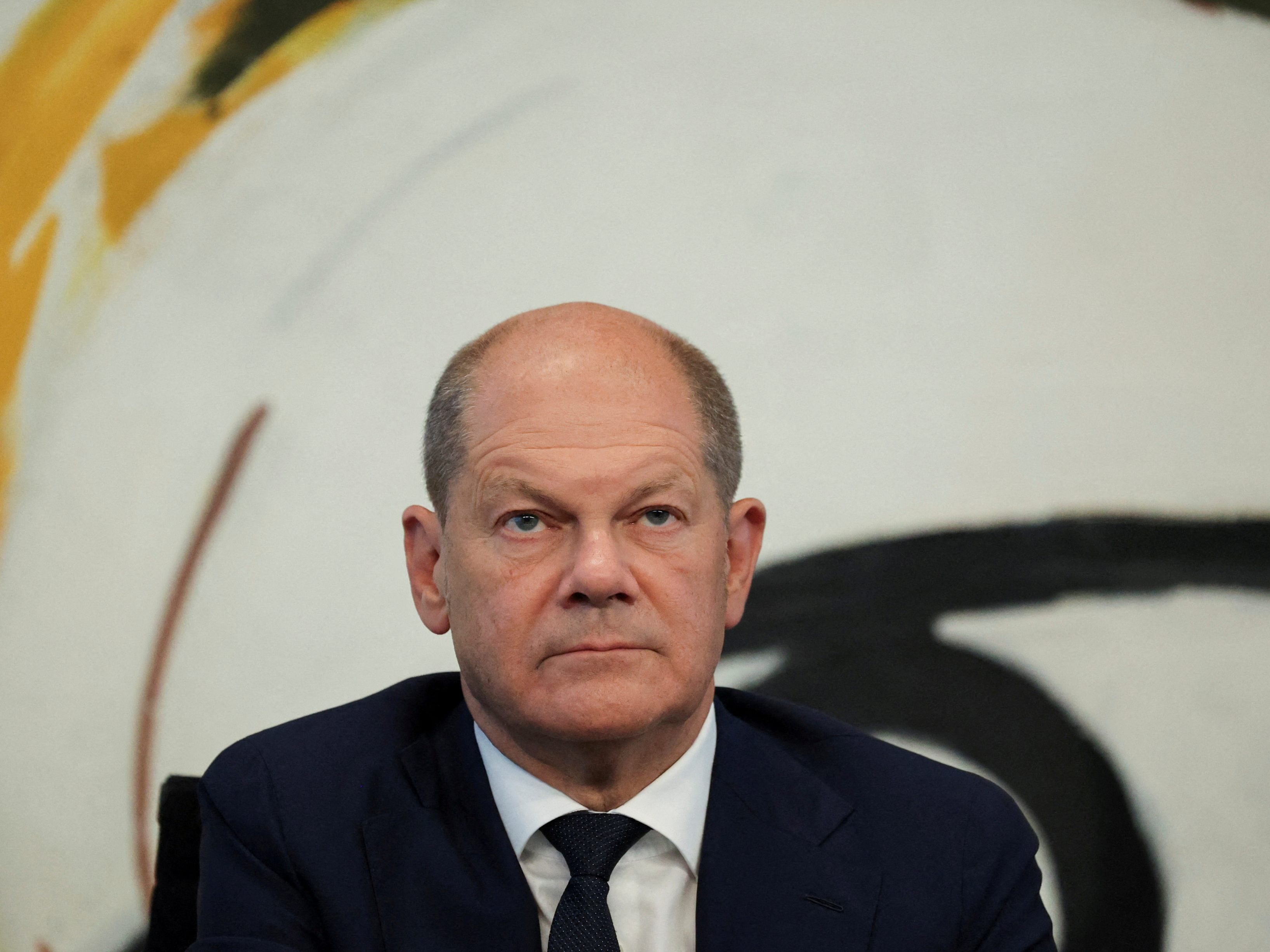 "Wir werden durch diese schwierige Zeit kommen", sagte Kanzler Olaf Scholz bei der Vorstellung des Pakets. "Wir werden durch diese schwierige Zeit kommen", sagte Kanzler Olaf Scholz bei der Vorstellung des Pakets.