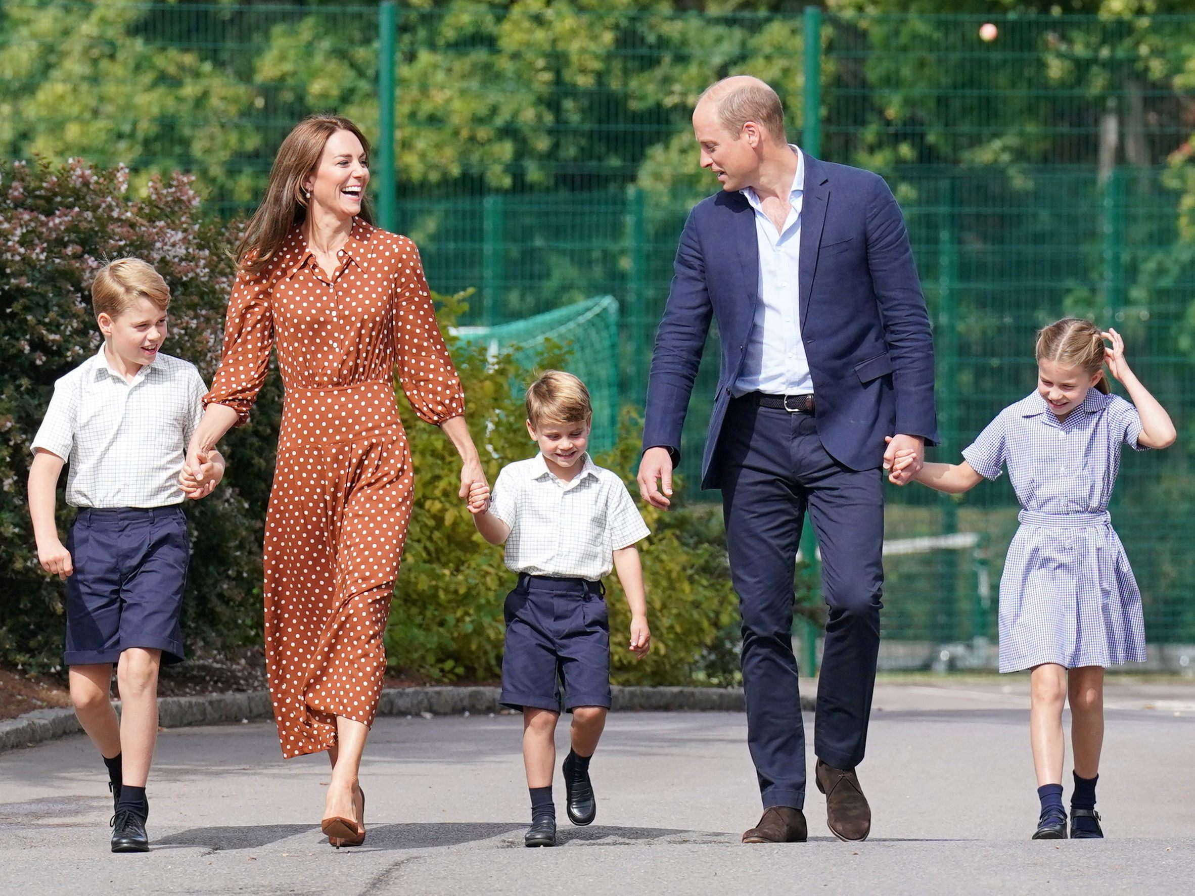 Stolze Eltern: William und Katherine mit George, Louis und Charlotte. Stolze Eltern: William und Katherine mit George, Louis und Charlotte.