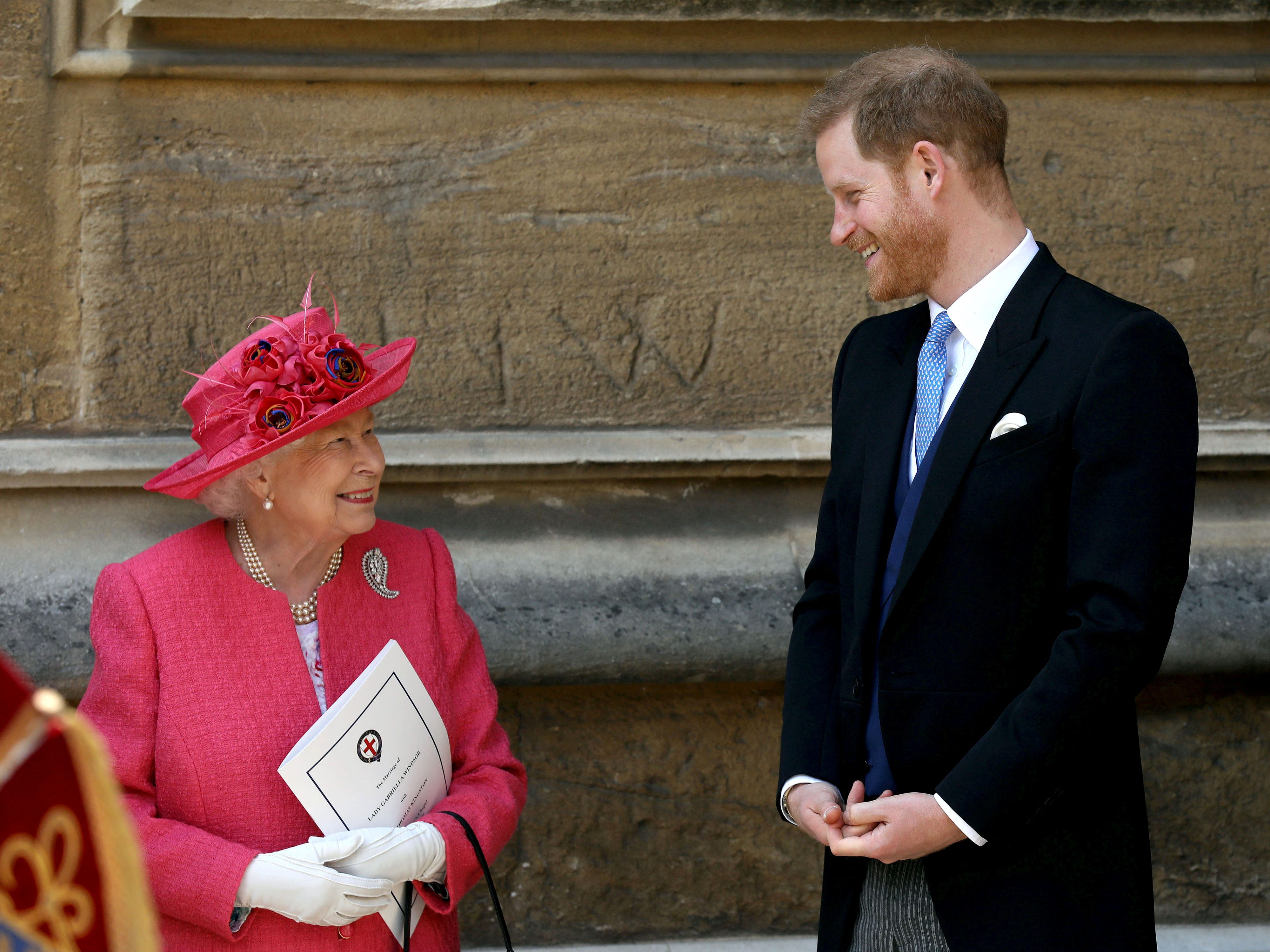 Enkel Prinz Harry würdigt Queen Elizabeth II. als "Kompass" Enkel Prinz Harry würdigt Queen Elizabeth II. als "Kompass"