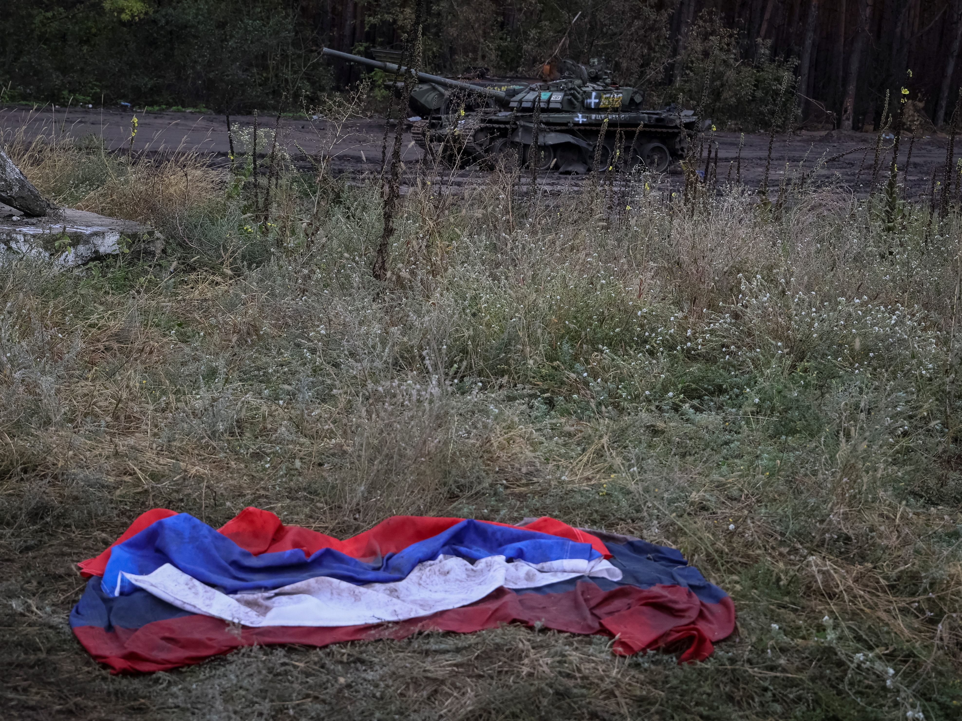 Während es Demonstration gegen die russischen Besetzer in Cherson gibt, sollen ab Freitag in Luhansk, Donezk und Cherson Referenden zum Beitritt zu Russland abgehalten werden. Während es Demonstration gegen die russischen Besetzer in Cherson gibt, sollen ab Freitag in Luhansk, Donezk und Cherson Referenden zum Beitritt zu Russland abgehalten werden.