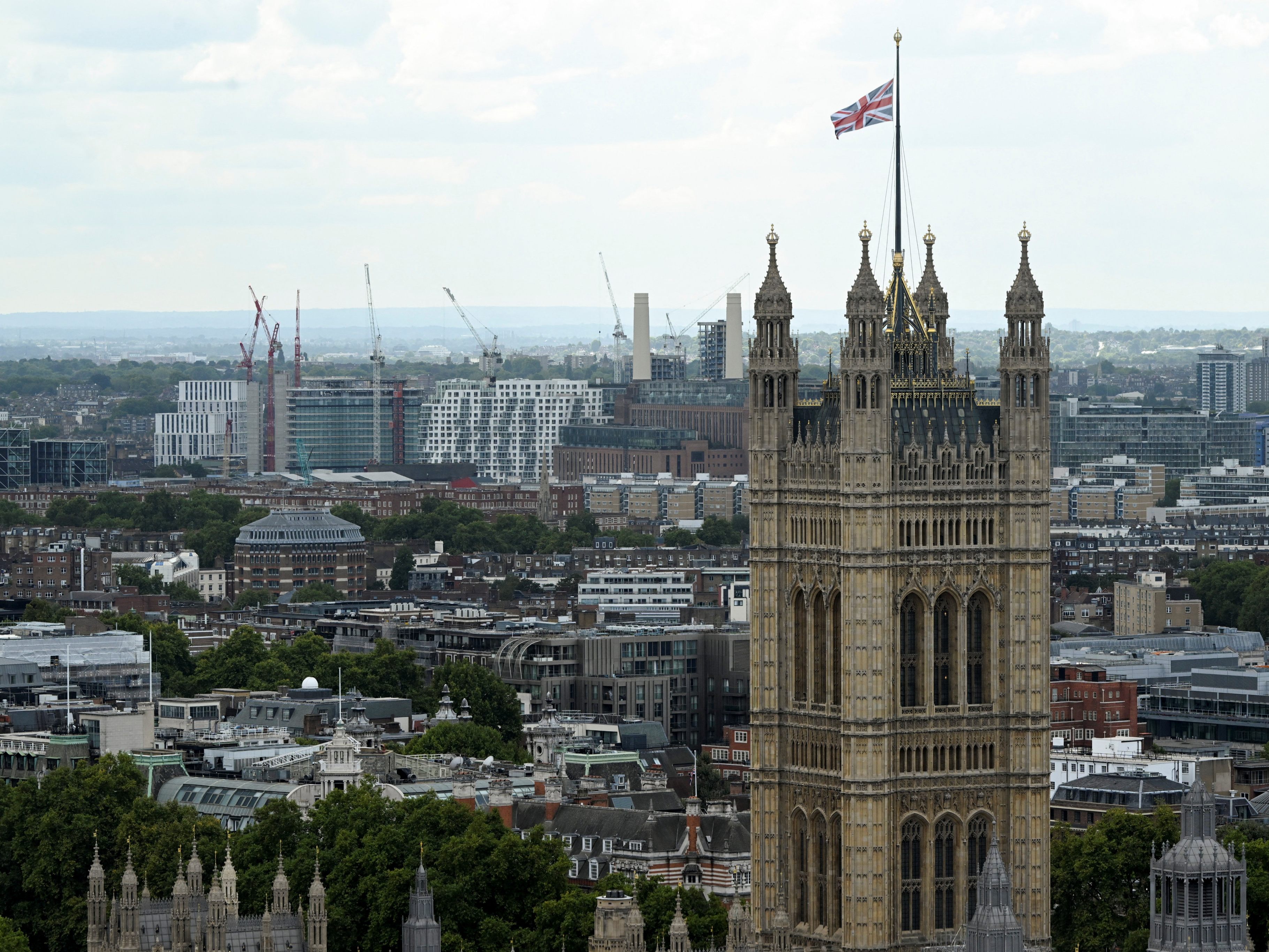London: Festnahme wegen sexueller Übergriffe auf Frauen in Schlange für Sarg von Queen. London: Festnahme wegen sexueller Übergriffe auf Frauen in Schlange für Sarg von Queen.