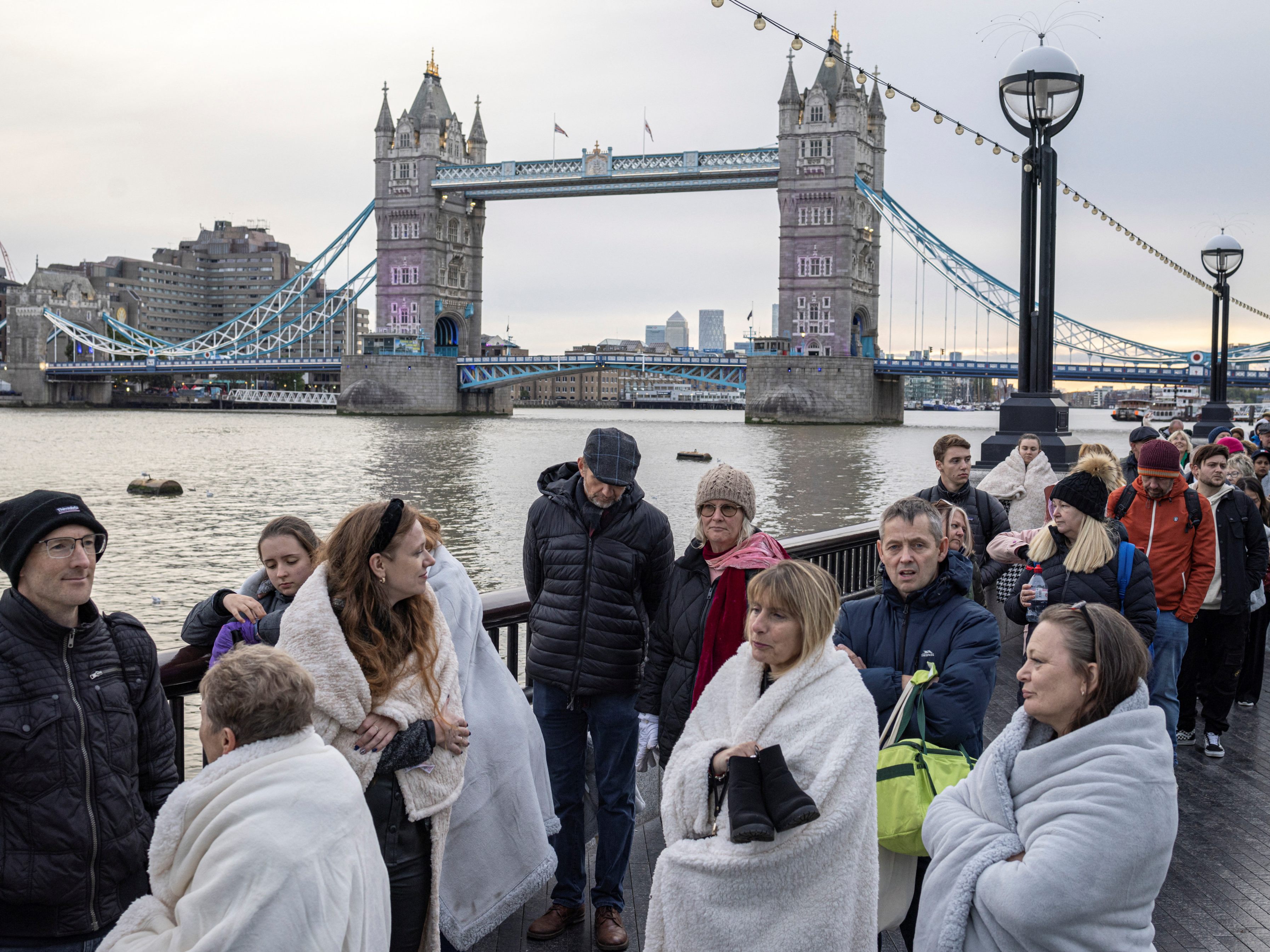 Am Sonntag rief das britische Kulturministerium dazu auf, sich nicht mehr in der Warteschlange zum Sarg der Queen anzustellen.