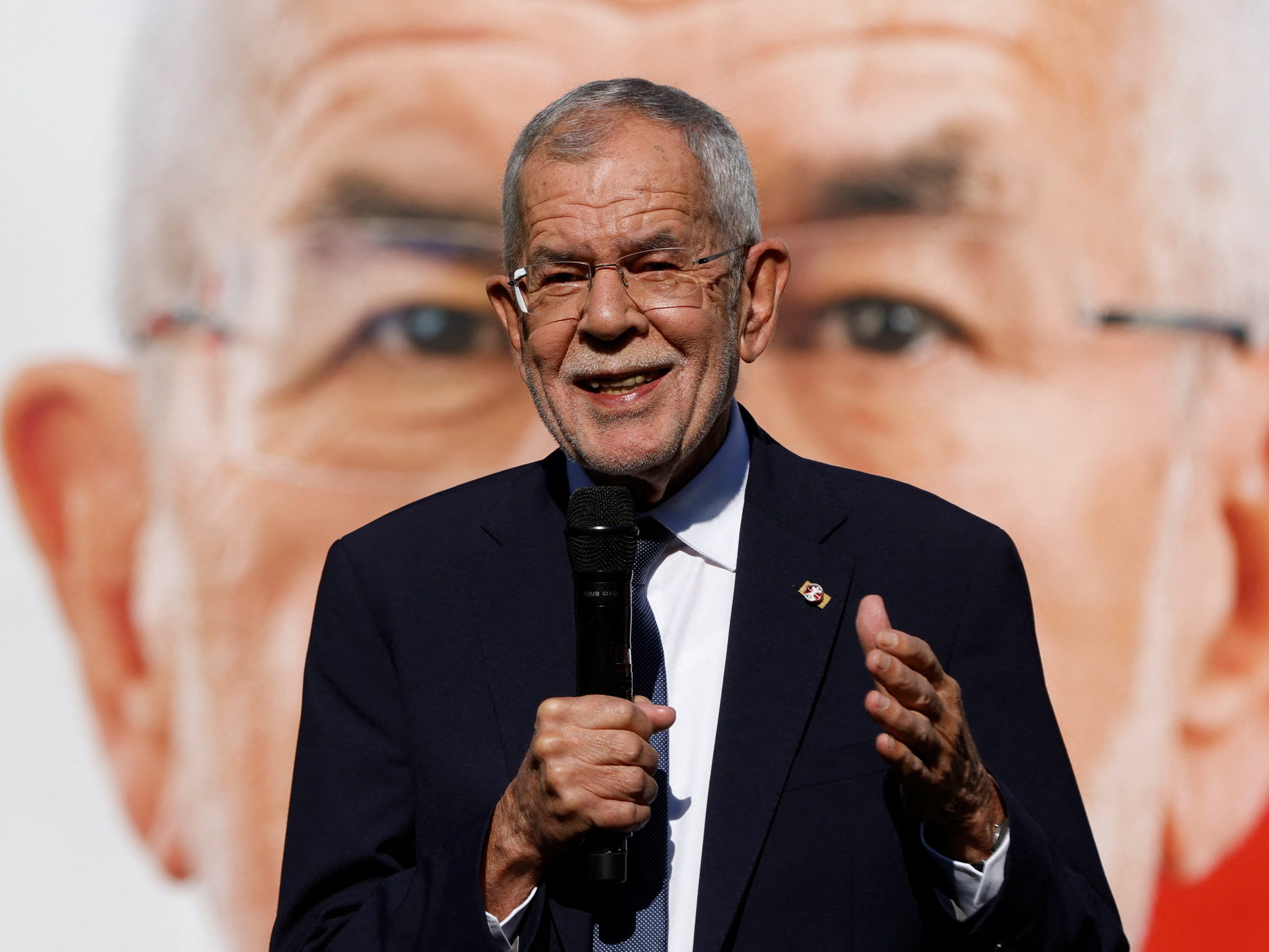 Van der Bellen hofft auf die Mehrheit im ersten Wahlgang bei der BP-Wahl. Van der Bellen hofft auf die Mehrheit im ersten Wahlgang bei der BP-Wahl.