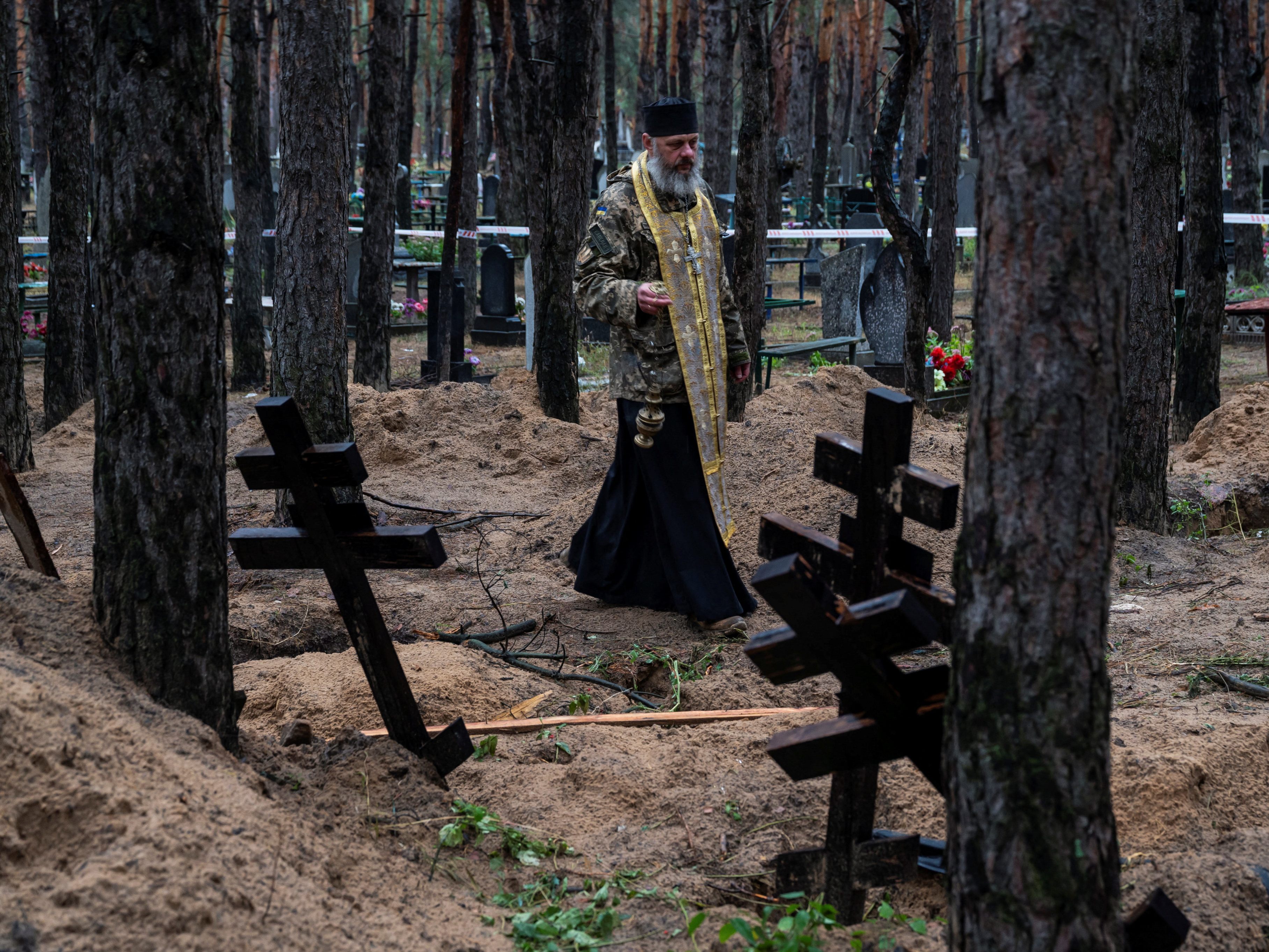 Wieder wurden in der Ukraine Massengräber entdeckt. Wieder wurden in der Ukraine Massengräber entdeckt.