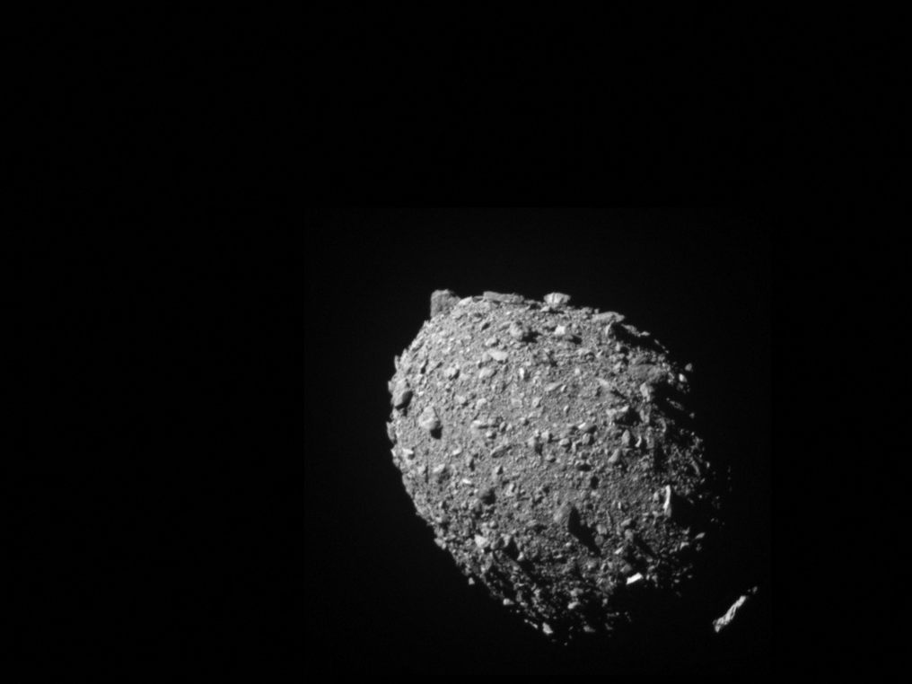 Eine NASA-Sonde ist absichtlich in einen Asteroiden gekracht. Eine NASA-Sonde ist absichtlich in einen Asteroiden gekracht.