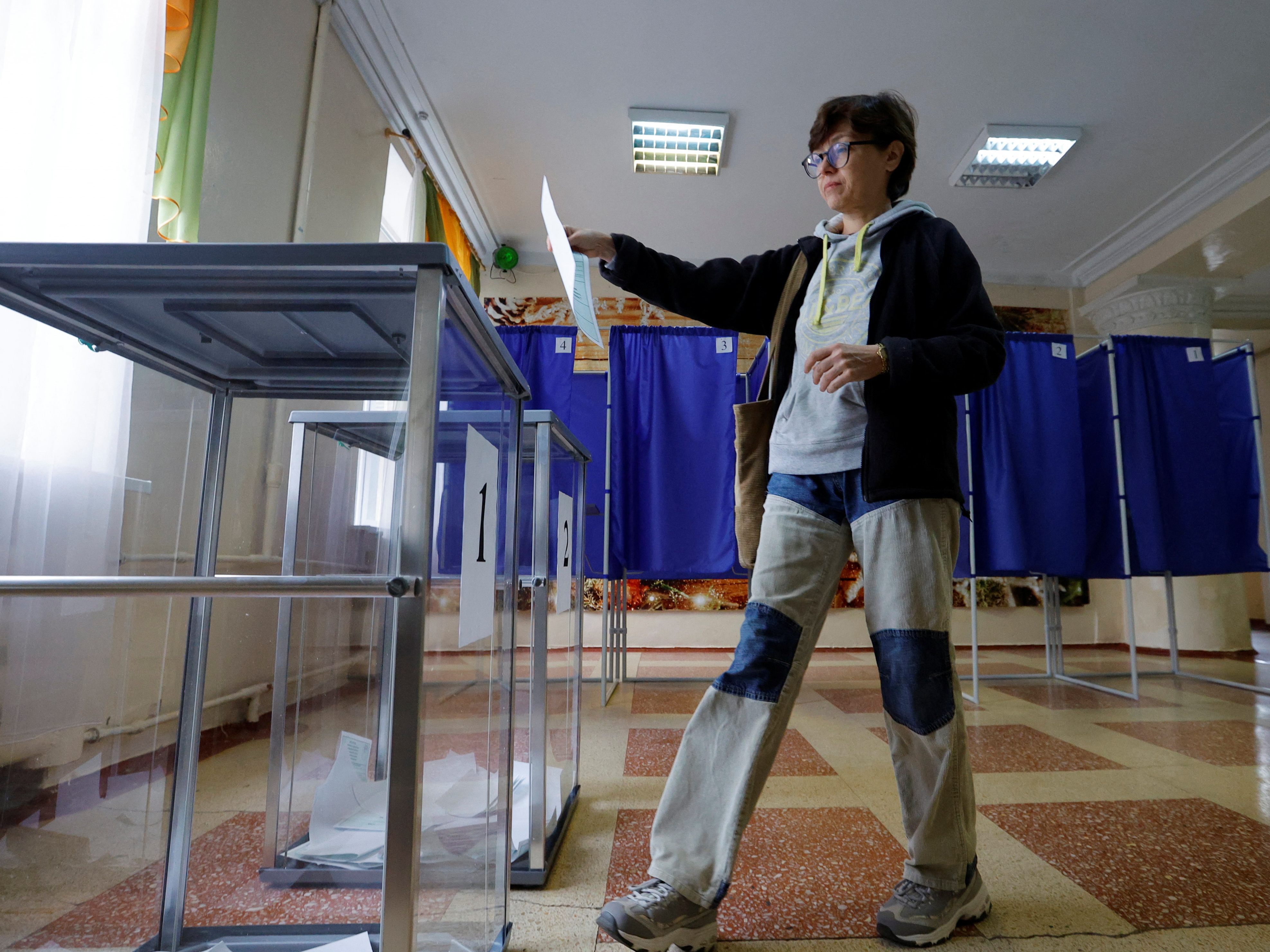 Am Dienstag ist der letzte Tag der Scheinreferenden in den von Russland besetzten ukrainischen Gebieten Luhansk, Donezk, Cherson und Saporischschja. Am Dienstag ist der letzte Tag der Scheinreferenden in den von Russland besetzten ukrainischen Gebieten Luhansk, Donezk, Cherson und Saporischschja.