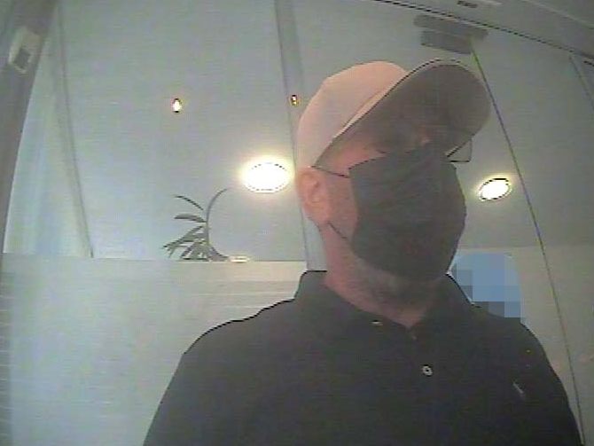 Dieser Mann wird verdächtigt, die Bankomatkarte einer Frau in Leobersdorf gestohlen zu haben. Dieser Mann wird verdächtigt, die Bankomatkarte einer Frau in Leobersdorf gestohlen zu haben.