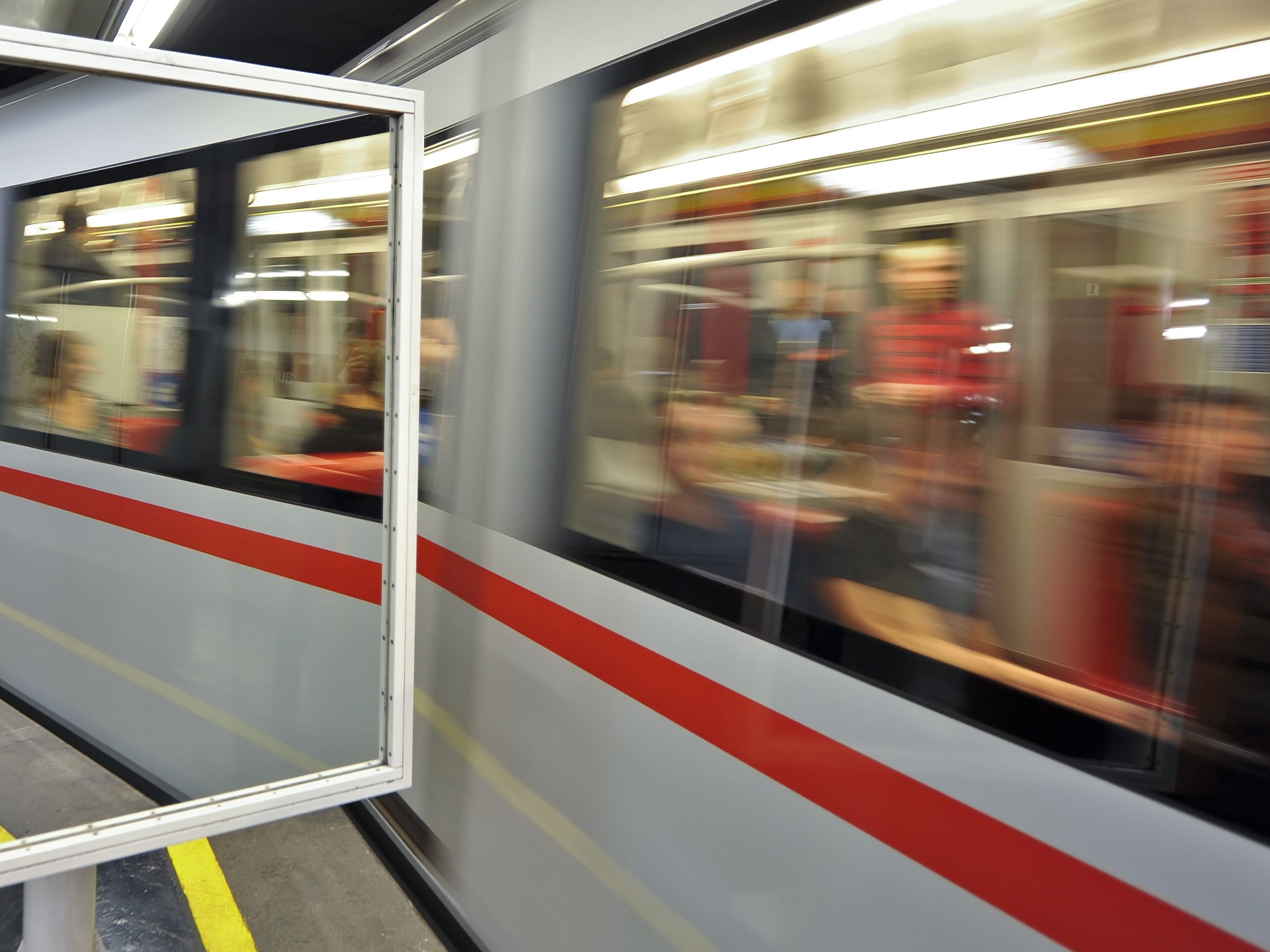 Nach dem Urteil des Wiener Landesgerichts ändern die Wiener Linien ab dem Sommersemester 2023 ihre Preise für das Semesterticket. Nach dem Urteil des Wiener Landesgerichts ändern die Wiener Linien ab dem Sommersemester 2023 ihre Preise für das Semesterticket.
