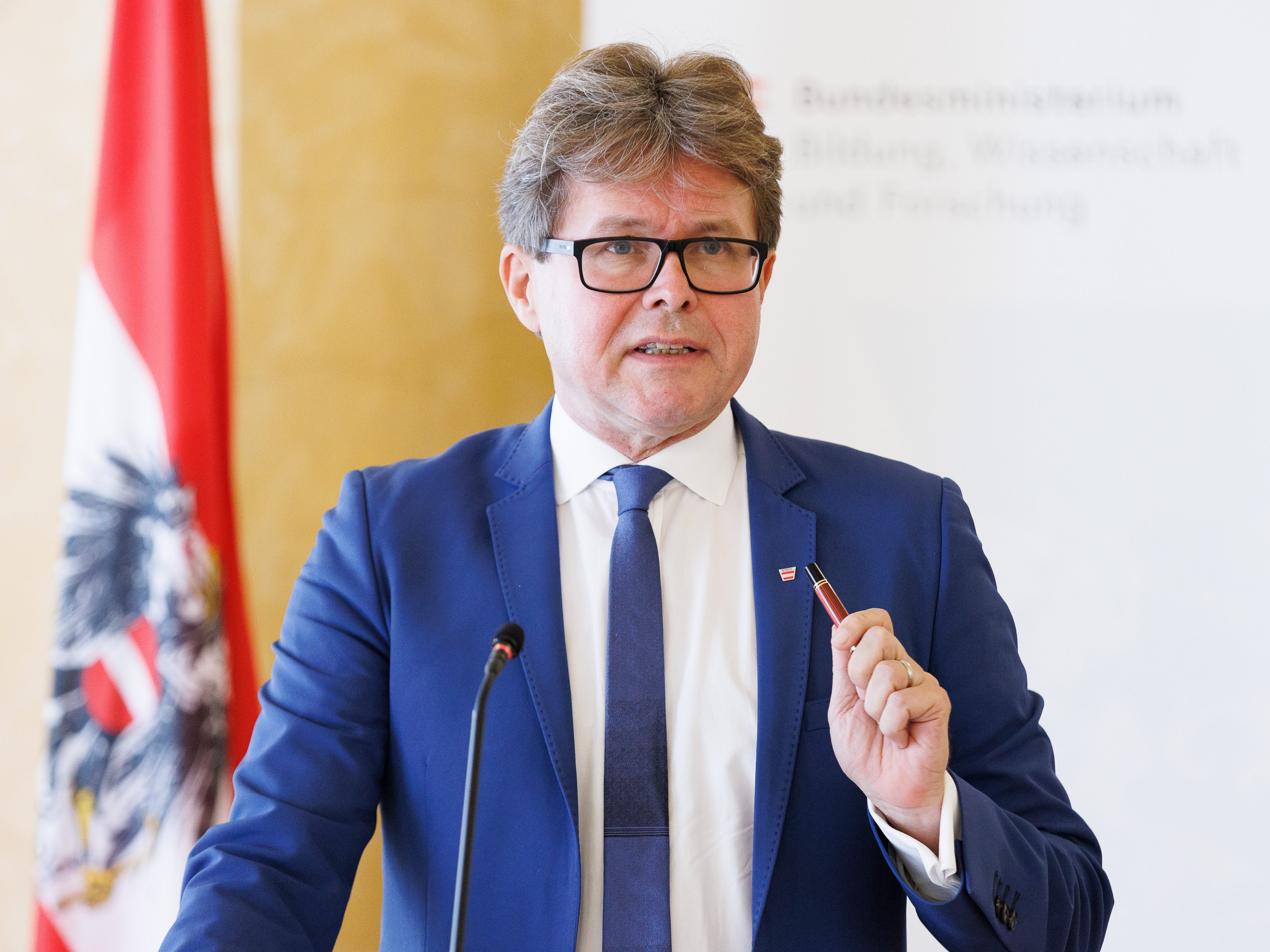 Bildungsminister Polaschek will Energieeffizienz- und Nachhaltigkeitsgedanken im Bildungsbereich stärker behandeln.