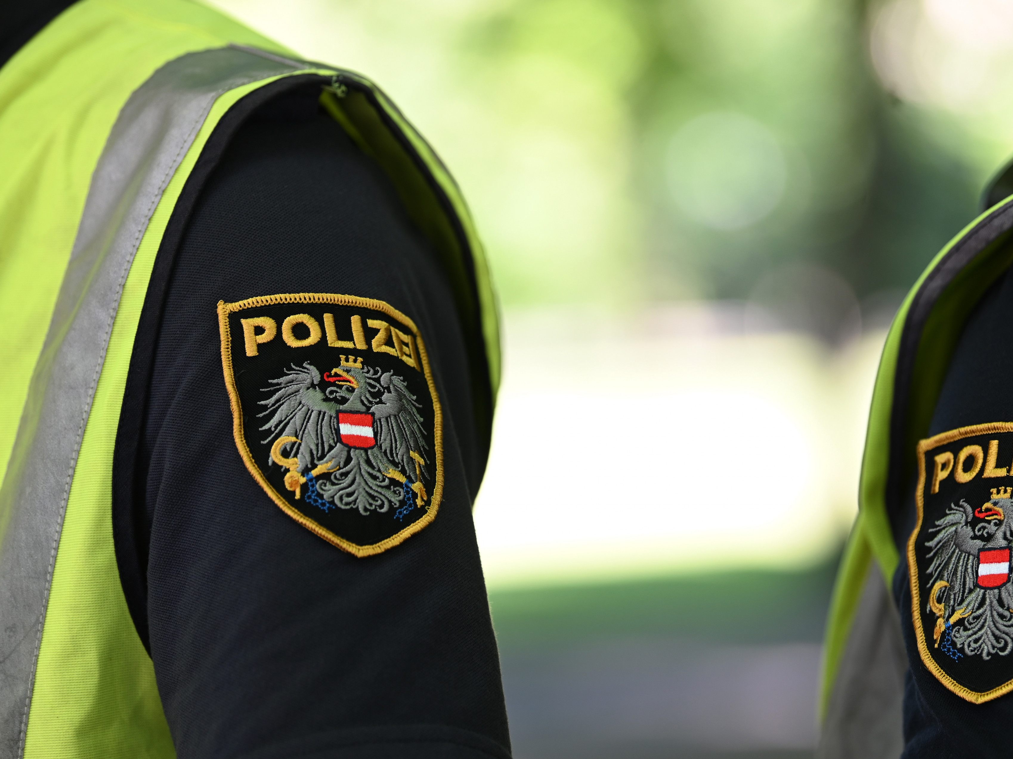 Ein 28-jähriger Autofahrer hat in Wien-Ottakring einen Fußgänger mit einer Schreckschusspistole bedroht. Ein 28-jähriger Autofahrer hat in Wien-Ottakring einen Fußgänger mit einer Schreckschusspistole bedroht.