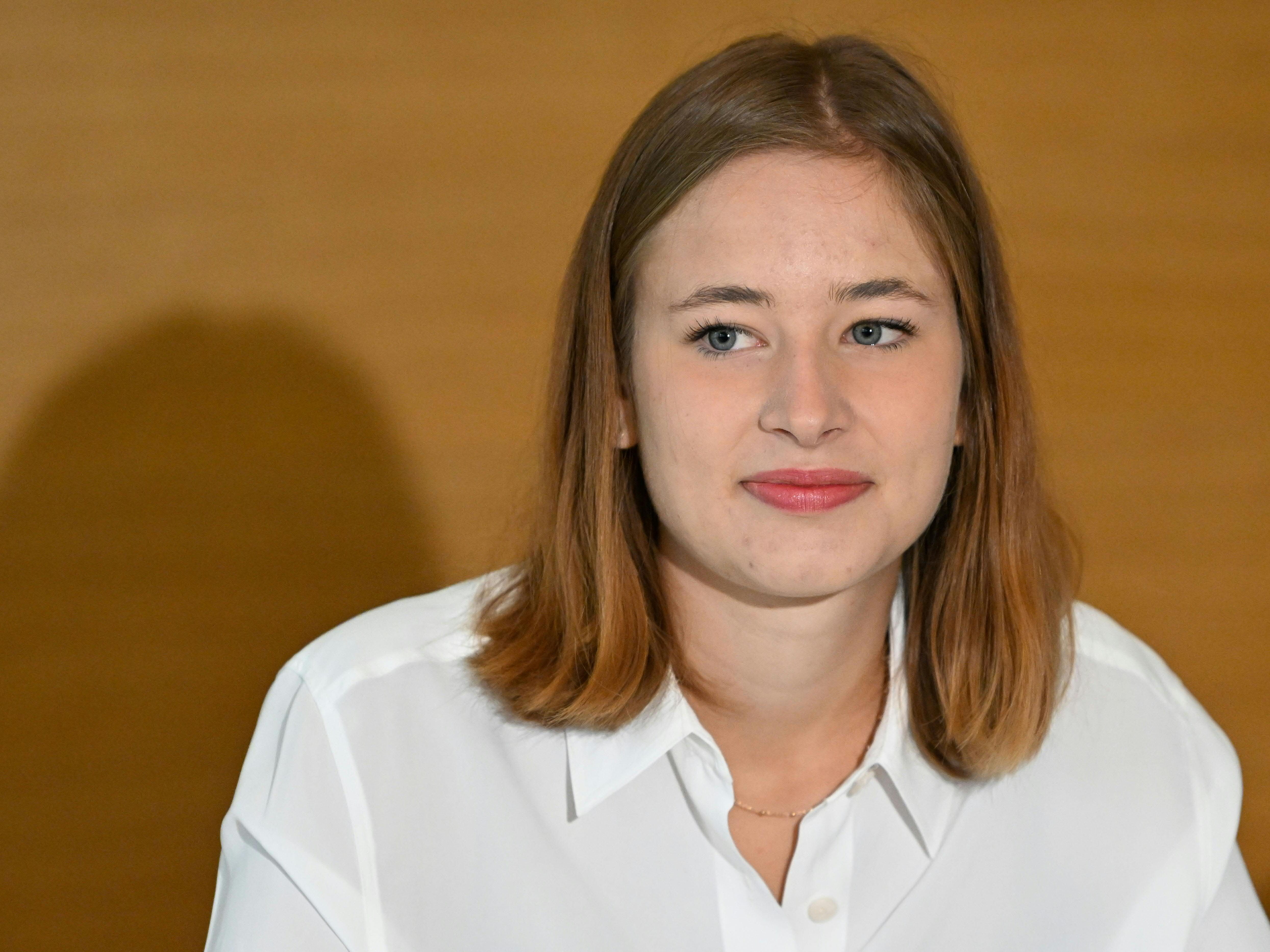 Bundesschulsprecherin Flora Schmudermayer (18) will eine langfristige Einführung eines Fachs "Demokratiebildung". Bundesschulsprecherin Flora Schmudermayer (18) will eine langfristige Einführung eines Fachs "Demokratiebildung".