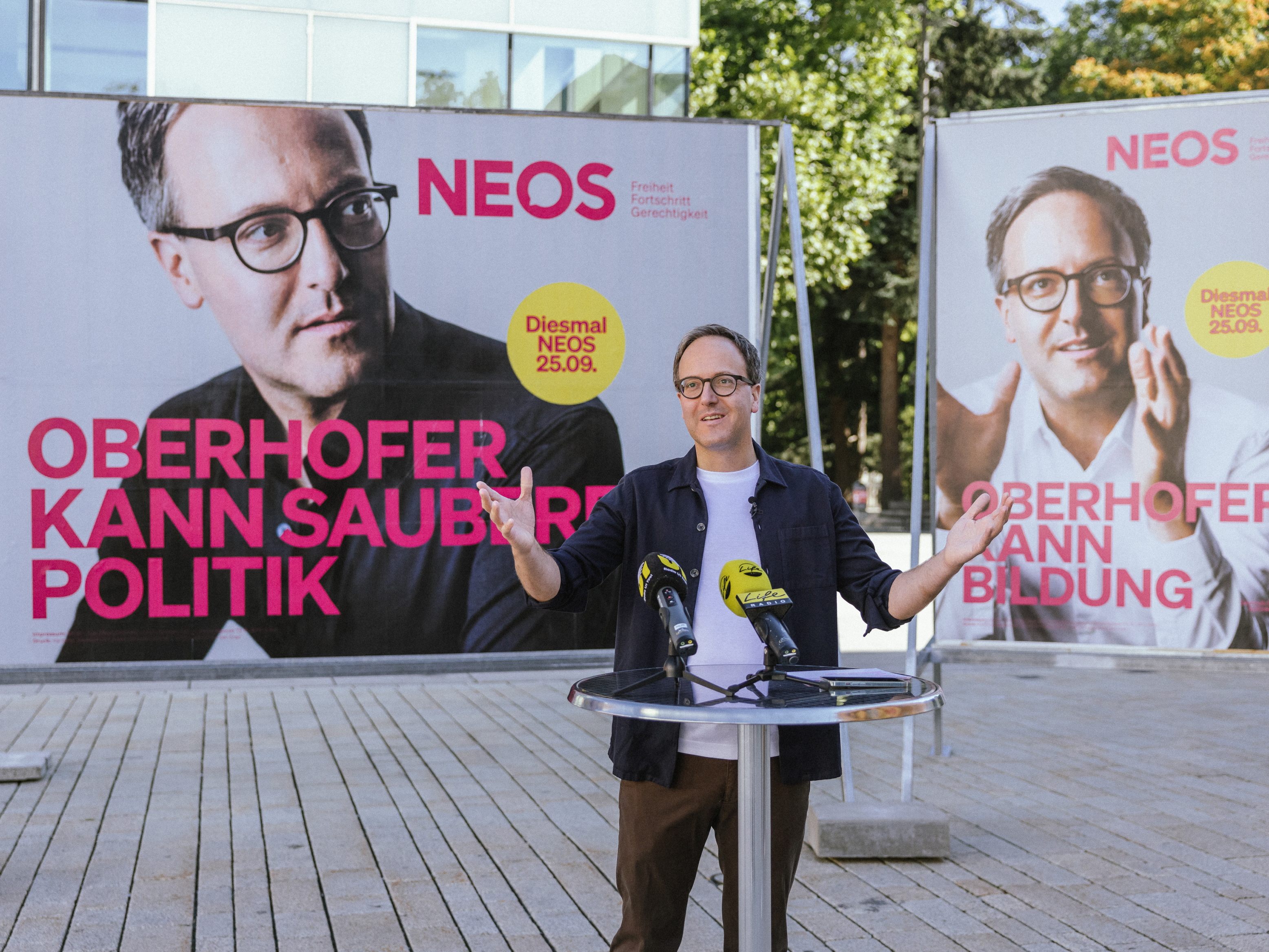 NEOS setzen im Tirol-Wahlkampf auf Gespräche. NEOS setzen im Tirol-Wahlkampf auf Gespräche.