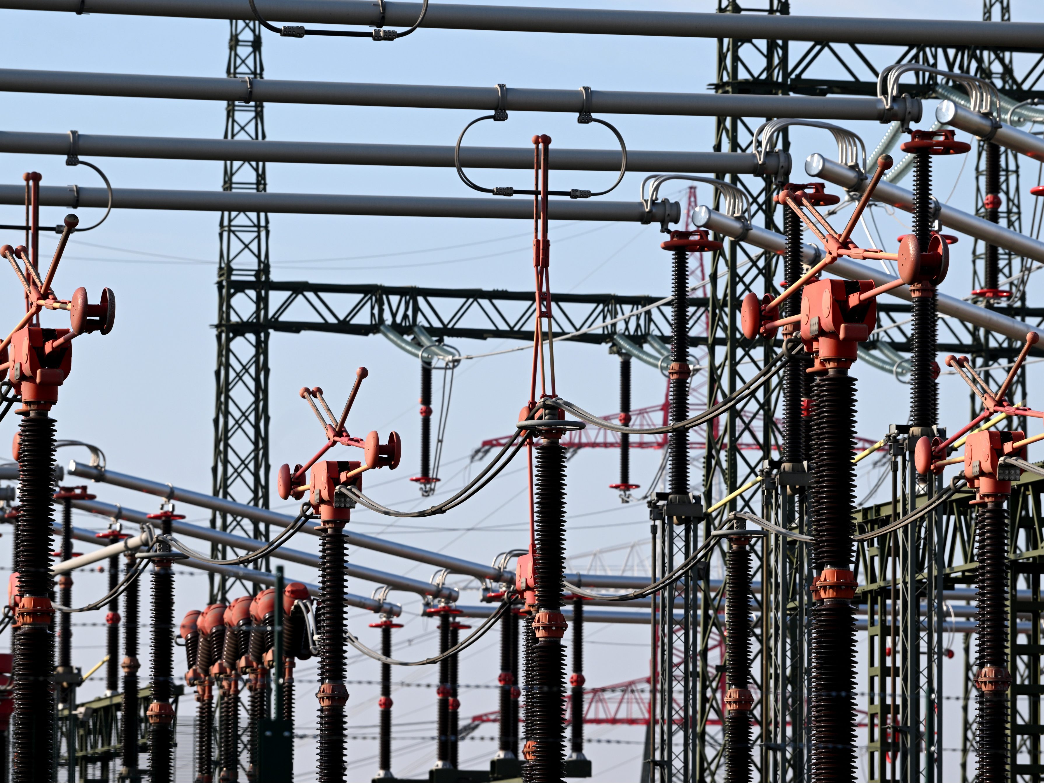 Die Wettbewerbsbehörde beobachtet derzeit den Strommarkt genau, da zu befürchten ist, dass Energieunternehmen nach der Ankündigung einer Strompreisbremse, ihre Preise erhöhen könnten.