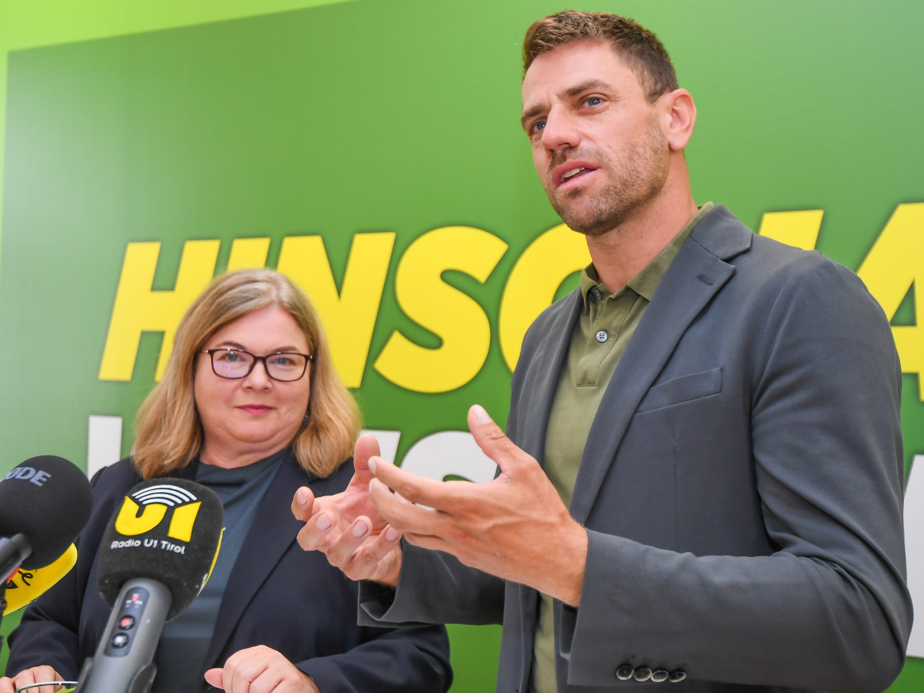 Mair stellte beim Wahlkampf-Auftakt auch das Wahlprogramm der Tiroler Grünen vor. Mair stellte beim Wahlkampf-Auftakt auch das Wahlprogramm der Tiroler Grünen vor.