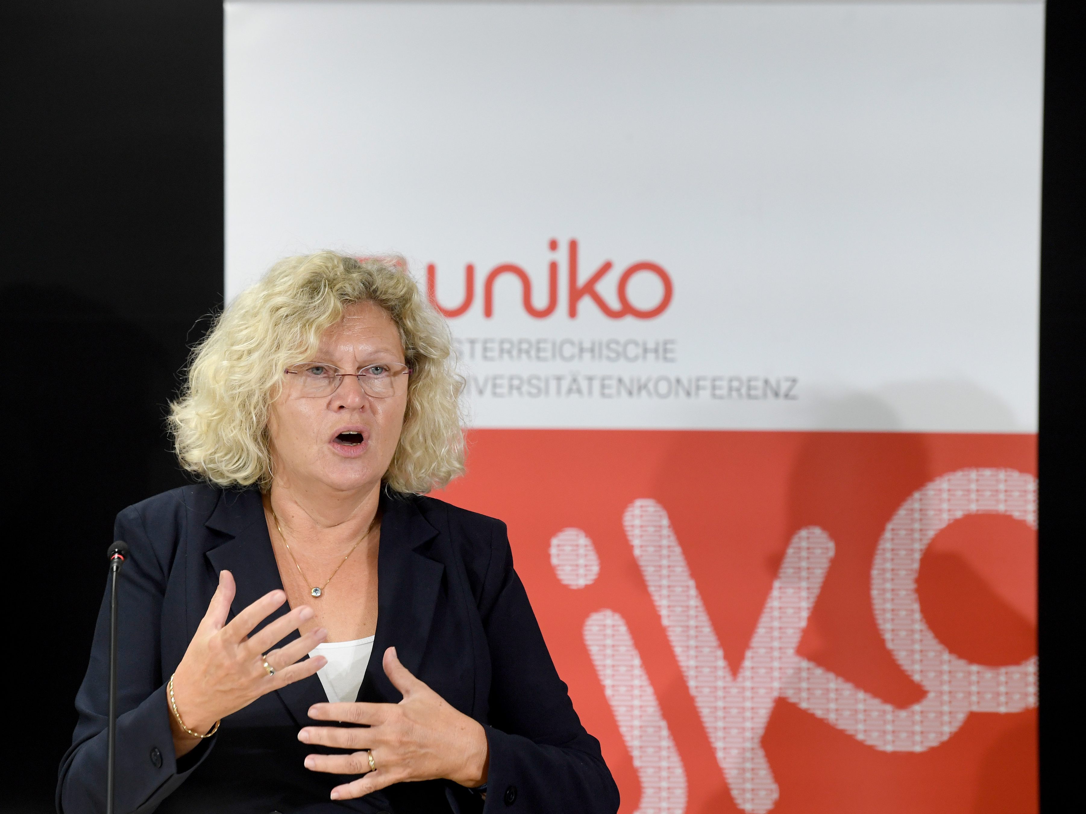 Sabine Seidler, Präsidentin der Universitätenkonferenz, warnte vor der "dramatischen" finanziellen Lage der Universitäten aufgrund der Teuerung. Sabine Seidler, Präsidentin der Universitätenkonferenz, warnte vor der "dramatischen" finanziellen Lage der Universitäten aufgrund der Teuerung.