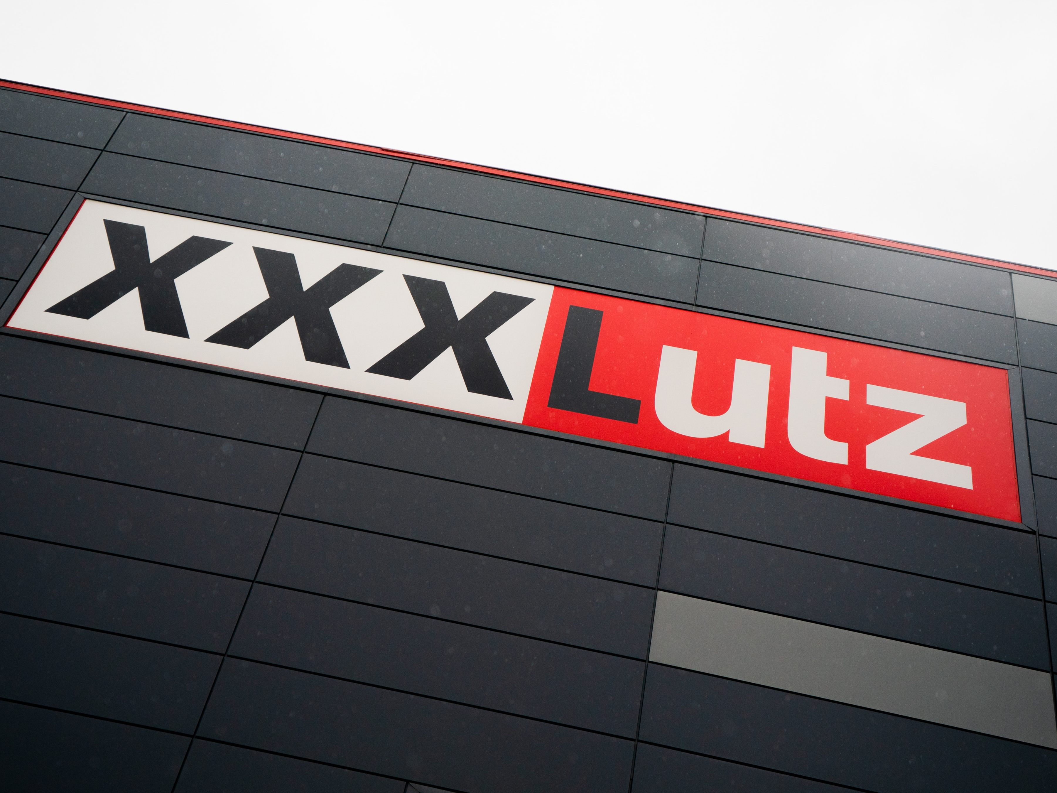 XXXLutz kauft die Hälfe der Möbelhauskette Braun Möbel-Center.
