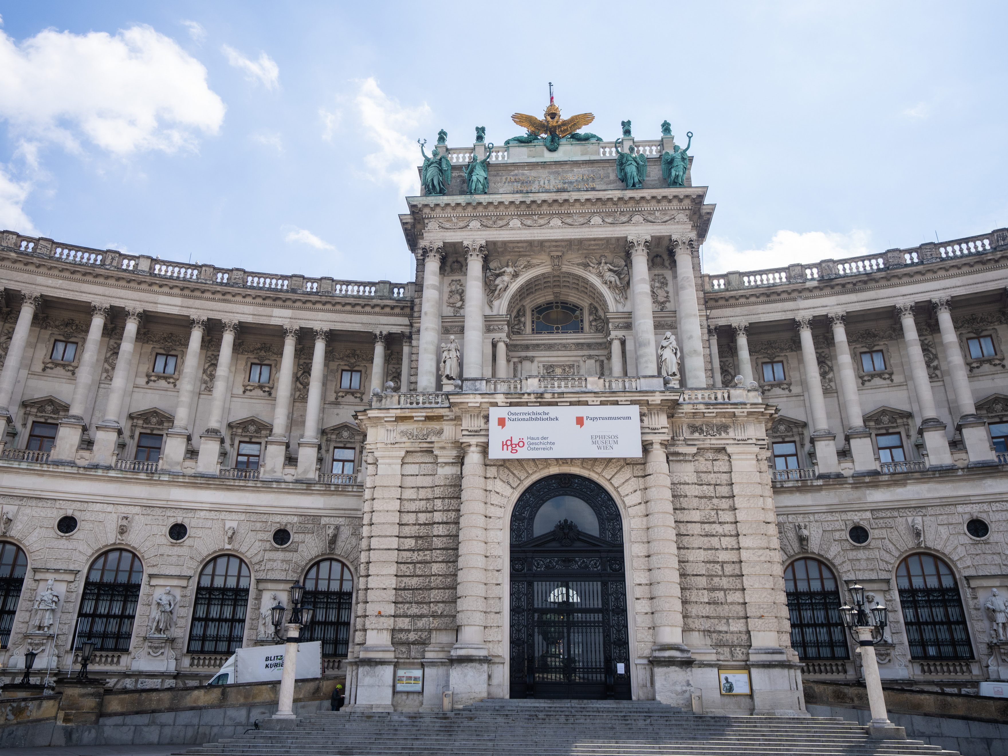 Ex-SPÖ-Stadtrat Anton Hikade schickte die Straßenschilder vom Dollfuß-Platz in Mank an das Haus der Geschichte in Wien. Ex-SPÖ-Stadtrat Anton Hikade schickte die Straßenschilder vom Dollfuß-Platz in Mank an das Haus der Geschichte in Wien.