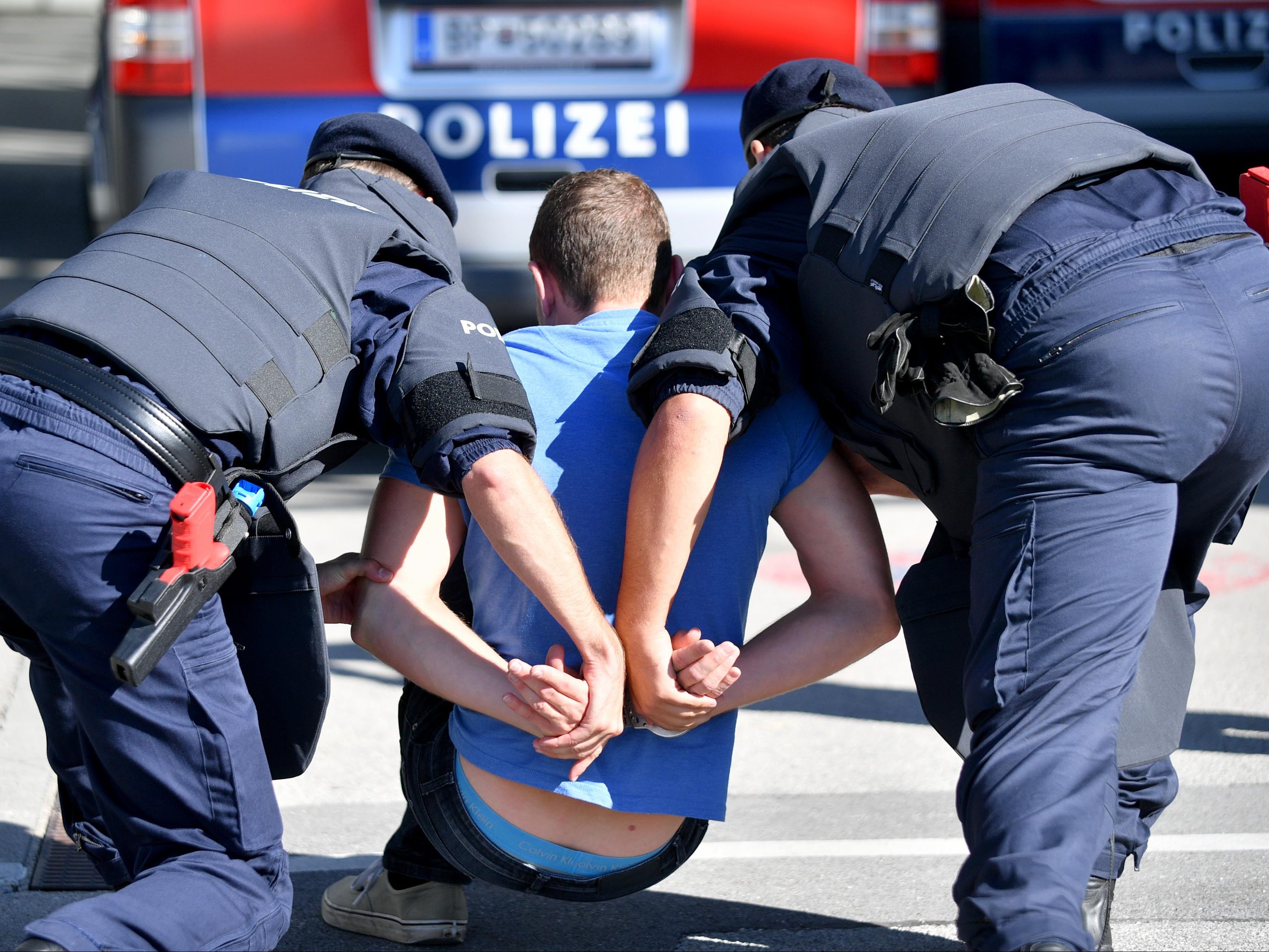 Ein 44-jähriger Maskierter wurde in der Nähe einer Bank im Bezirk Tulln festgenommen.