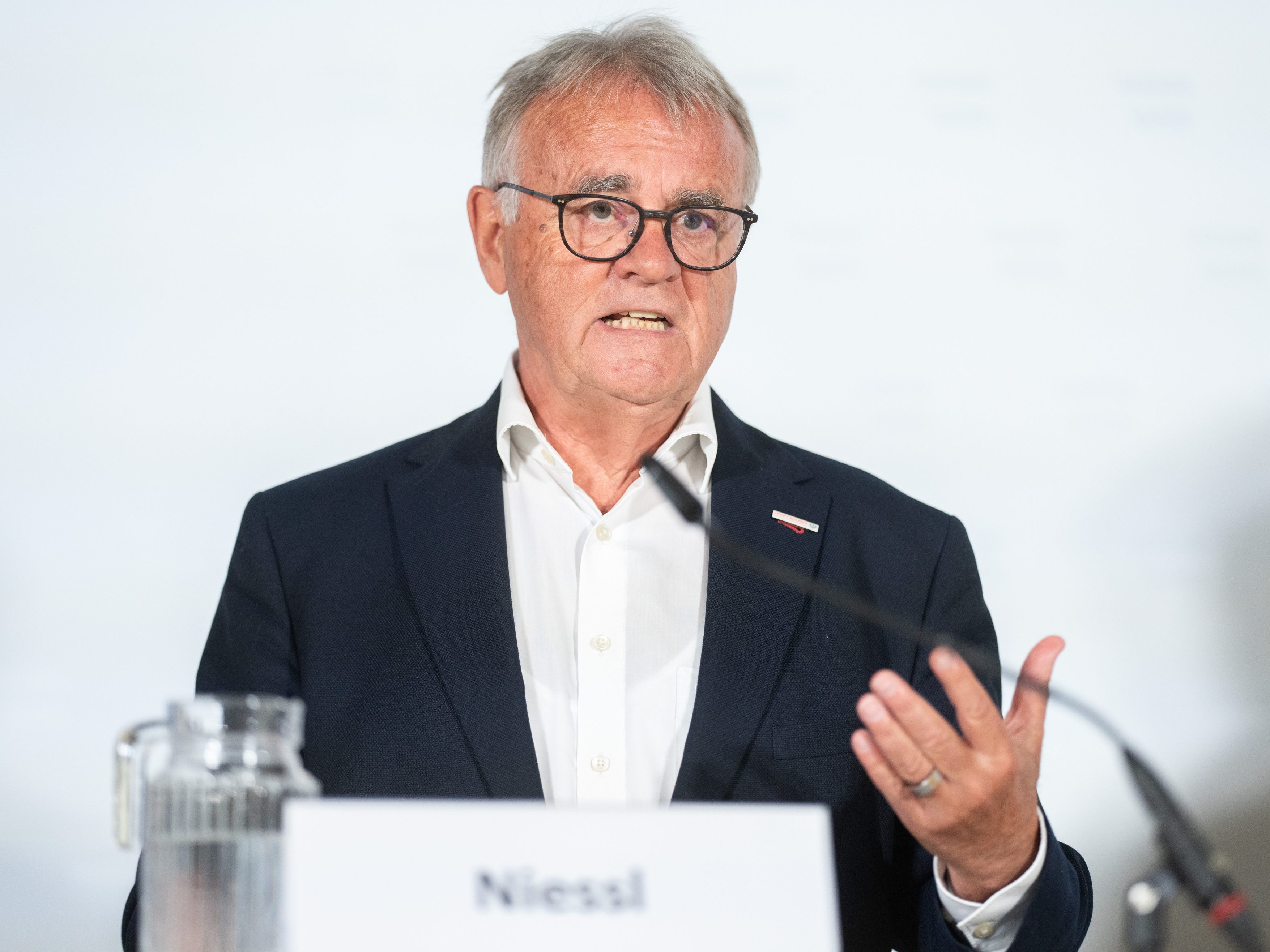 Sport-Austria-Präsident Niessl befürchtet einen "Teuerungs-Lockdown" im Sportbereich. Sport-Austria-Präsident Niessl befürchtet einen "Teuerungs-Lockdown" im Sportbereich.