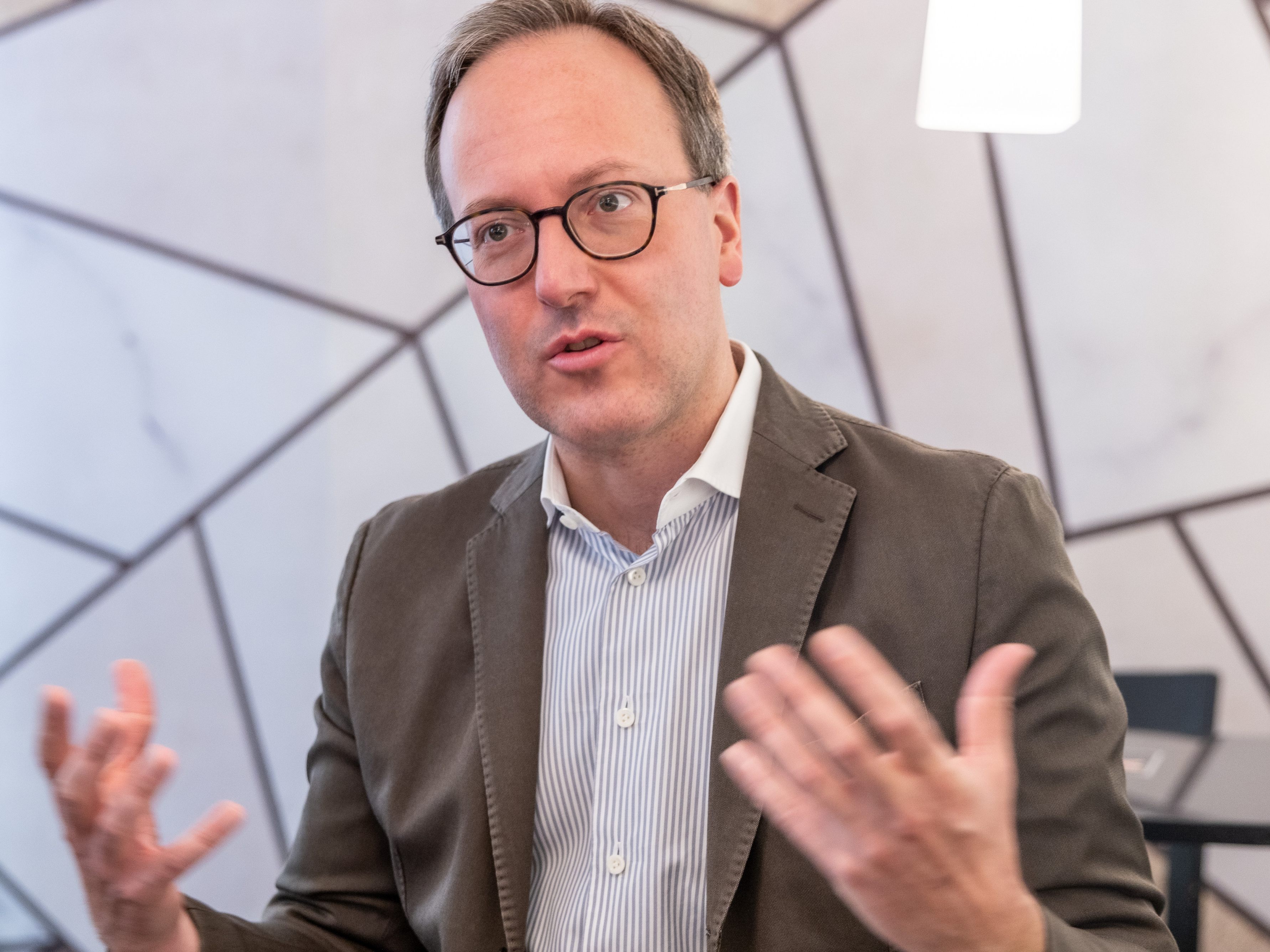 Dominik Oberhofer im Rahmen der Tirol-Wahl im Porträt.