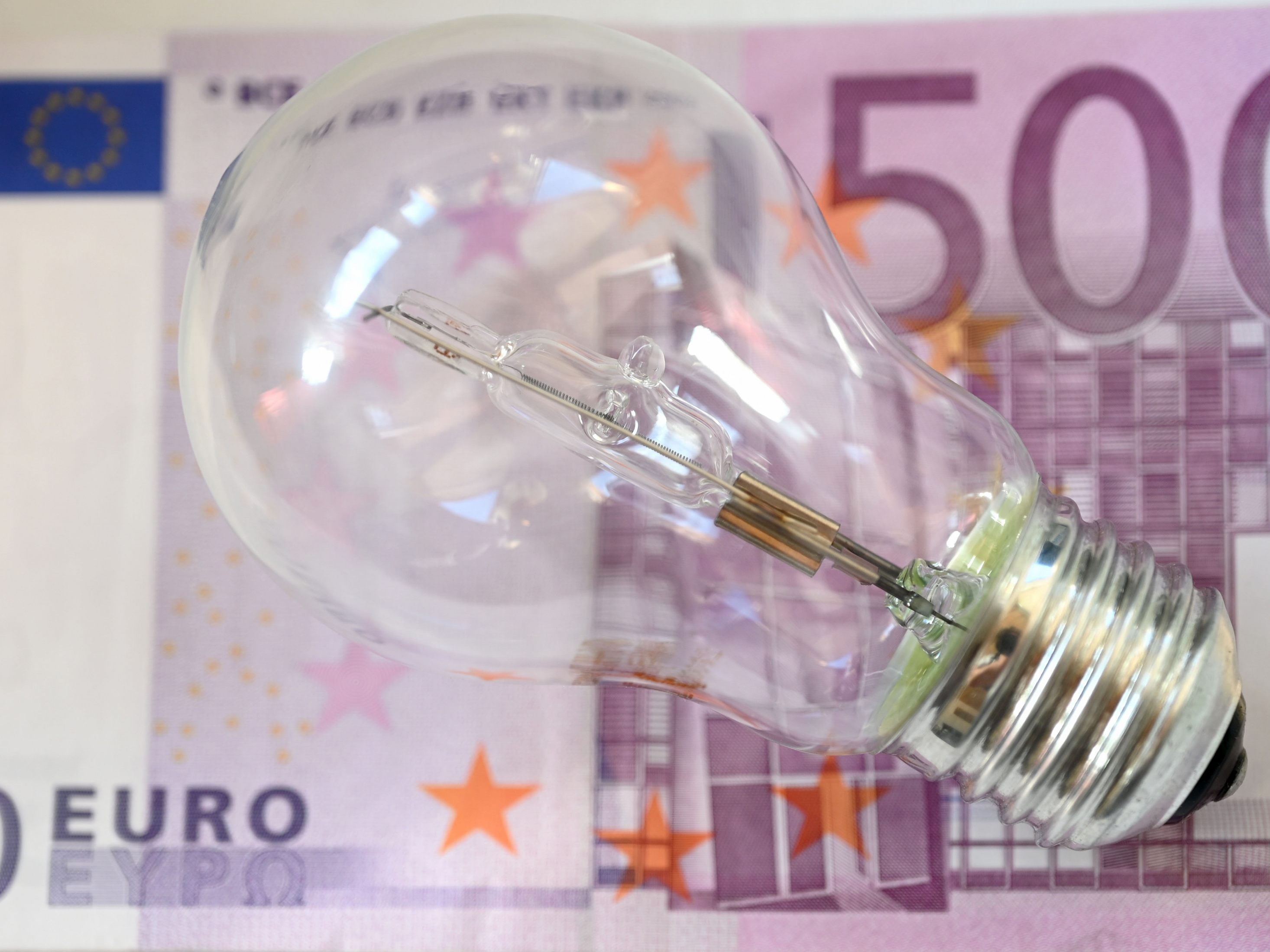 Wirtschaft begrüßt Energiekostenzuschuss: Gut, aber zu wenig. Wirtschaft begrüßt Energiekostenzuschuss: Gut, aber zu wenig.