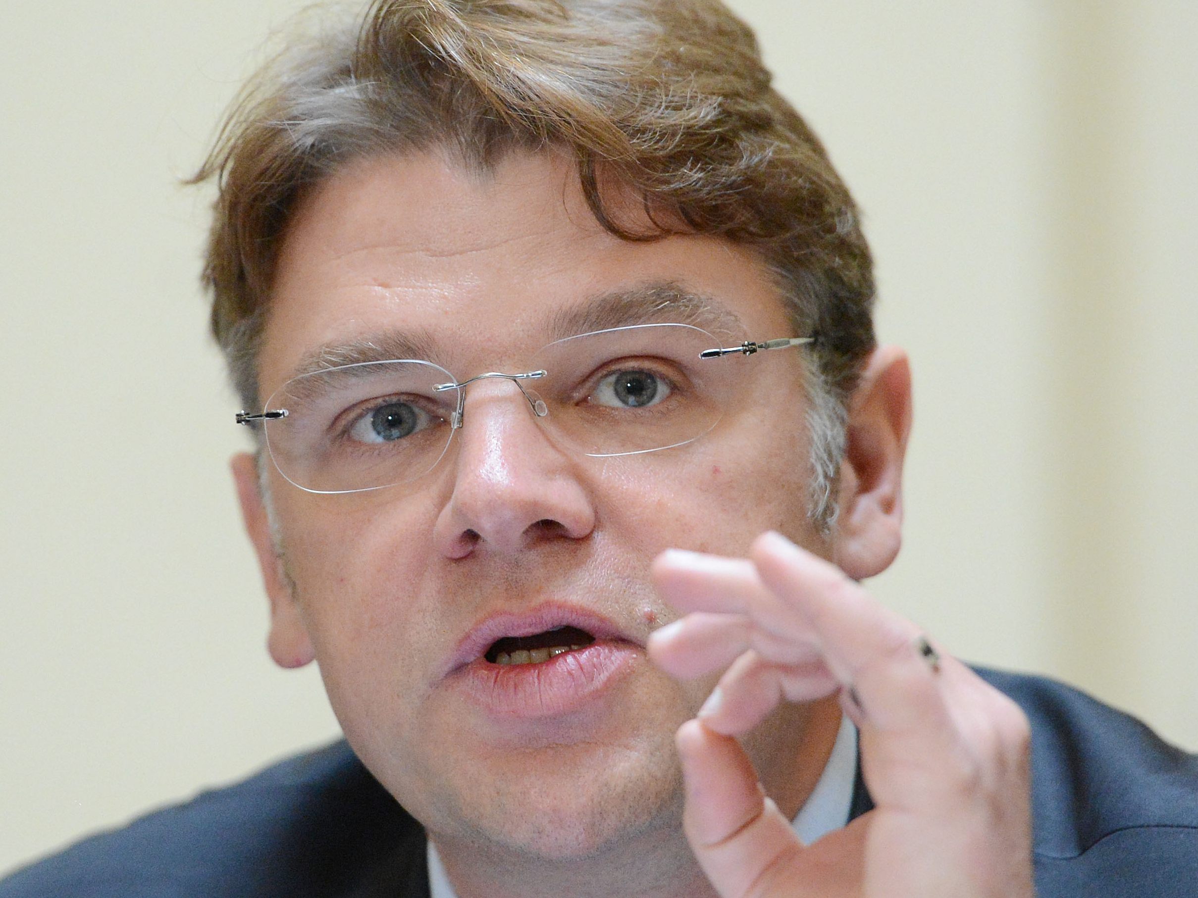 Kommunikationswissenschaftler Matthias Karmasin betont, dass das "False Balance"-Problem große Auswirkungen auf die Einstellung gegenüber der Wissenschaft in der Corona-Krise hatte. Kommunikationswissenschaftler Matthias Karmasin betont, dass das "False Balance"-Problem große Auswirkungen auf die Einstellung gegenüber der Wissenschaft in der Corona-Krise hatte.