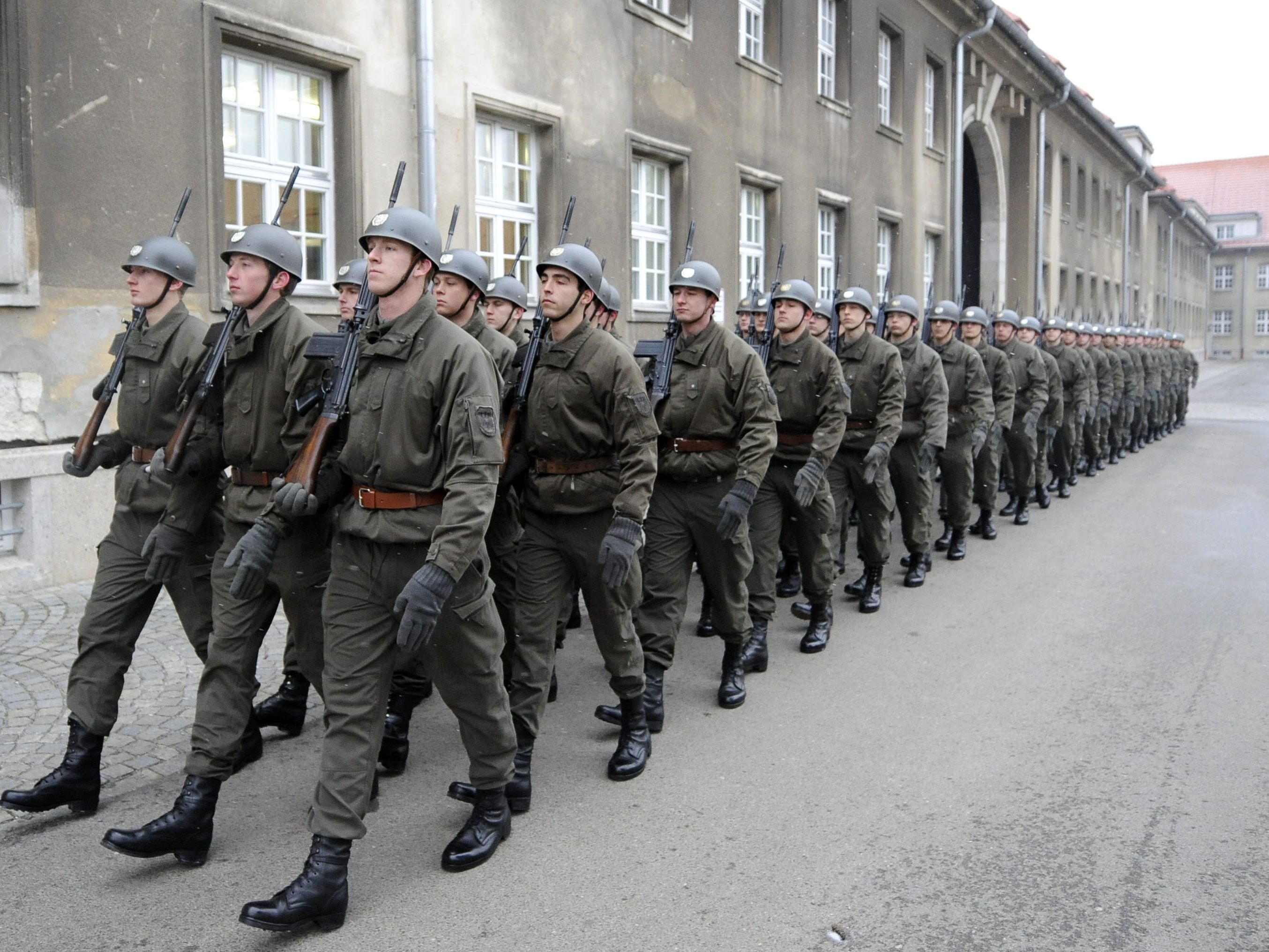 Das Bundesheer findet immer weniger Soldaten und medizinisches Personal für die Balkan-Einsätze. Das Bundesheer findet immer weniger Soldaten und medizinisches Personal für die Balkan-Einsätze.