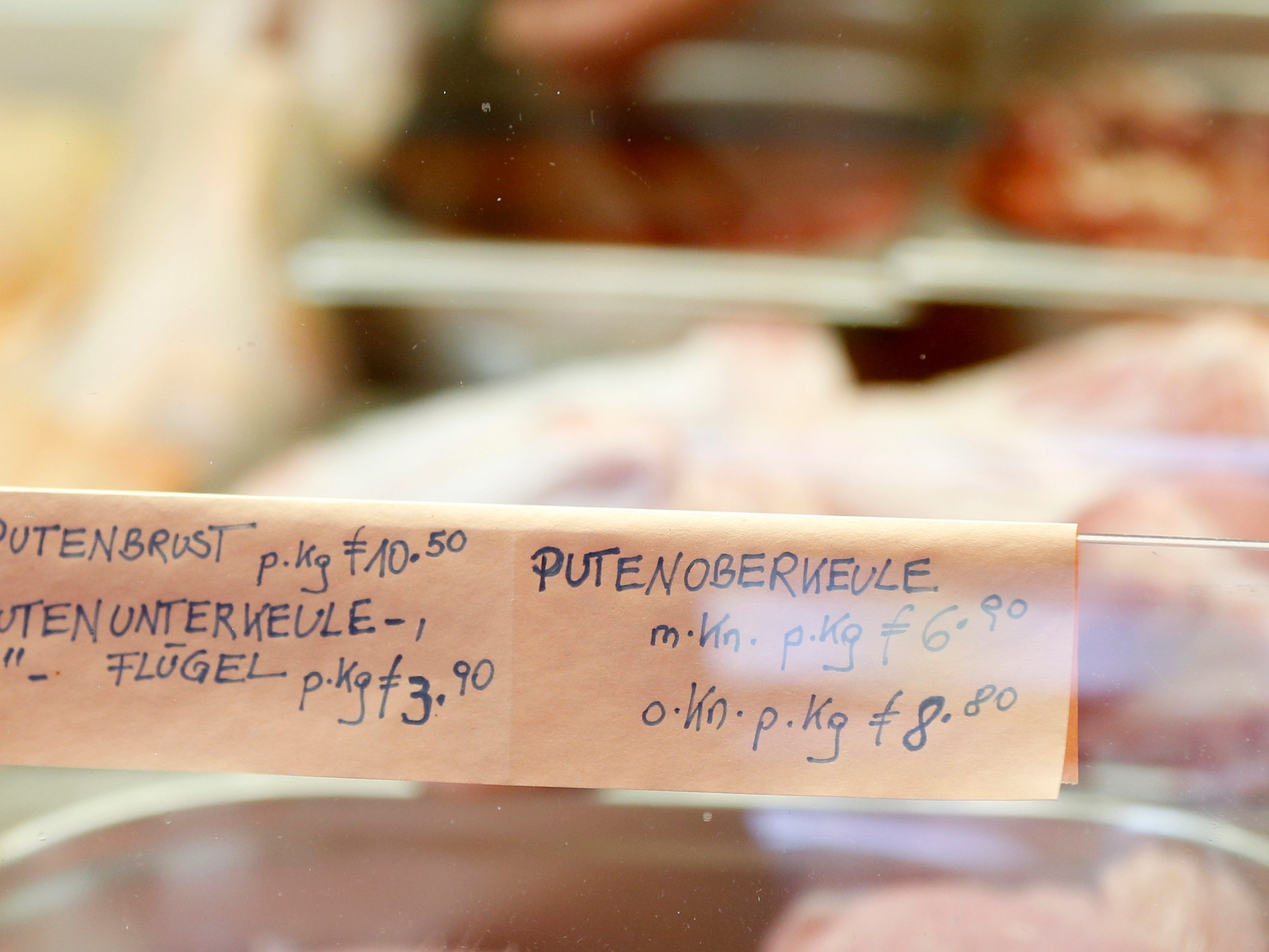 Heimische Putenmäster ärgern sich über Billigfleisch im Handel. Heimische Putenmäster ärgern sich über Billigfleisch im Handel.