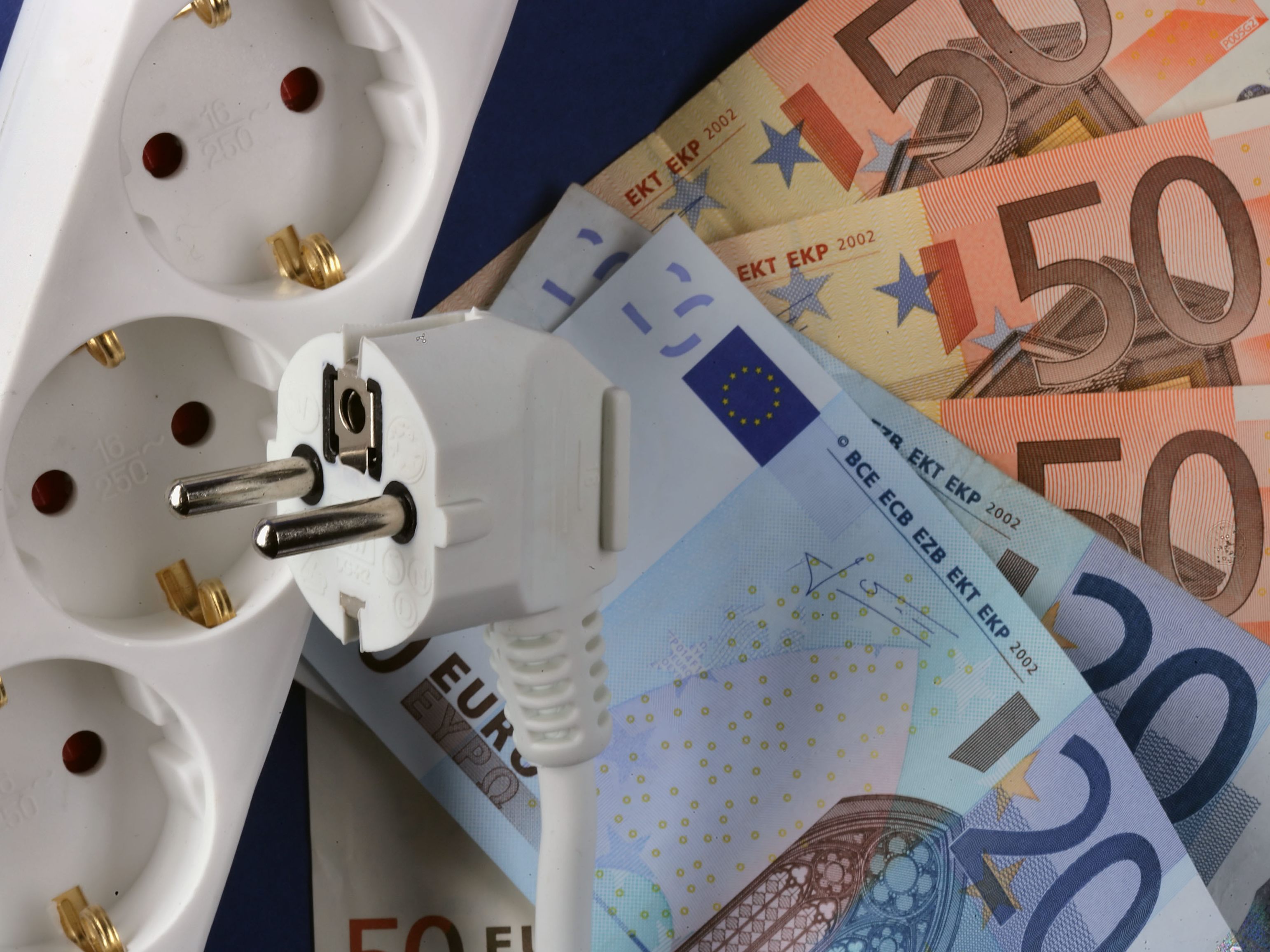 Die E-Wirtschaft hält den Starttermin für den Strompreisdeckel am 1.12. für "ambitioniert". Die E-Wirtschaft hält den Starttermin für den Strompreisdeckel am 1.12. für "ambitioniert".