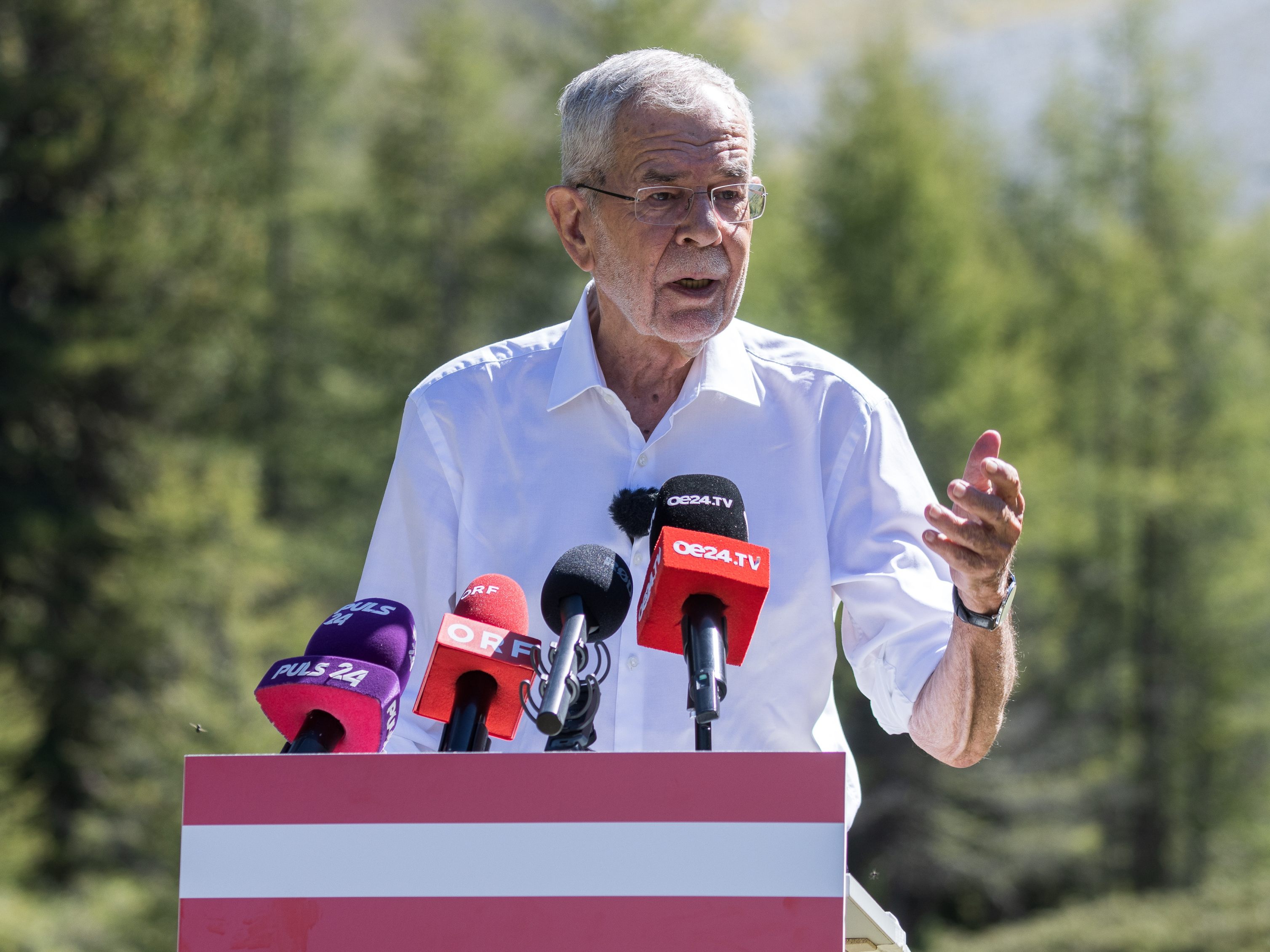 Das Ziel des Amtsinhabers Alexander Van der Bellen ist, bereits im ersten Wahlgang die nötigen mehr als 50 Prozent der Stimmen zu holen.
