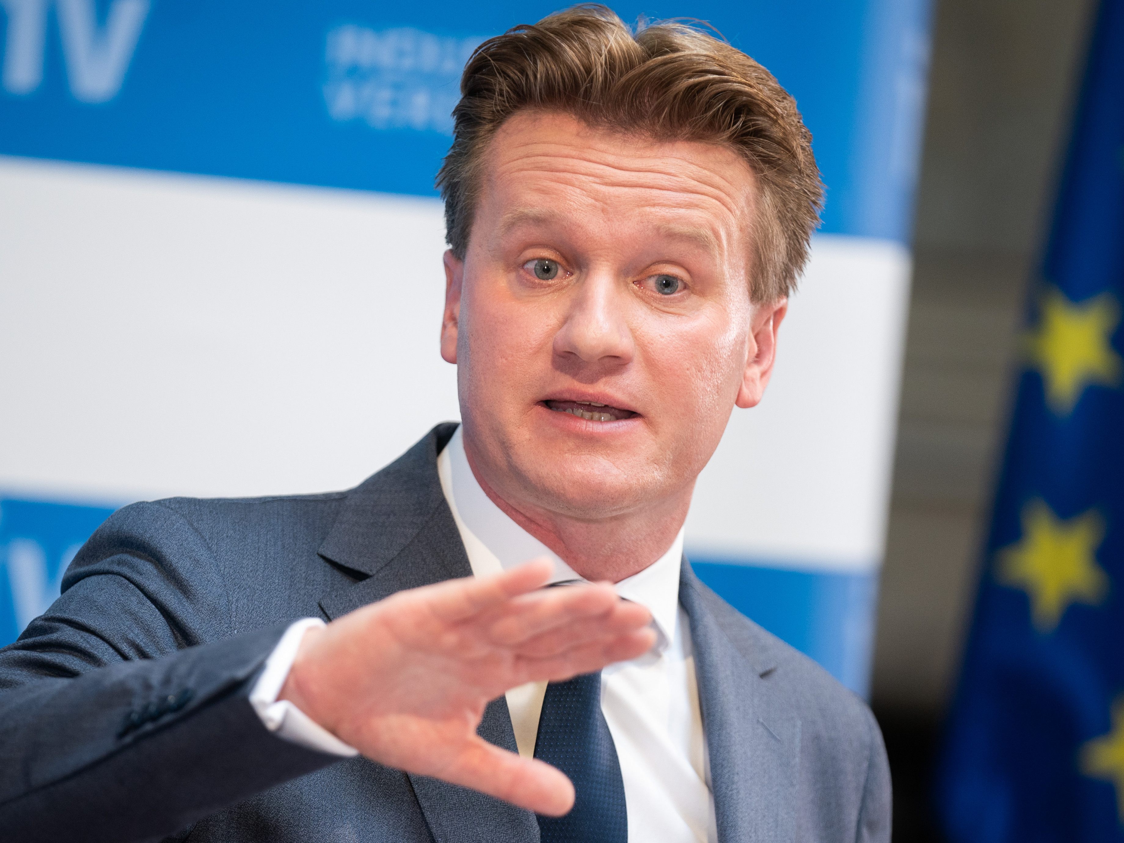 IV-Präsident Georg Knill fordert rasche Milliardenhilfen für energieintensive Firmen. IV-Präsident Georg Knill fordert rasche Milliardenhilfen für energieintensive Firmen.