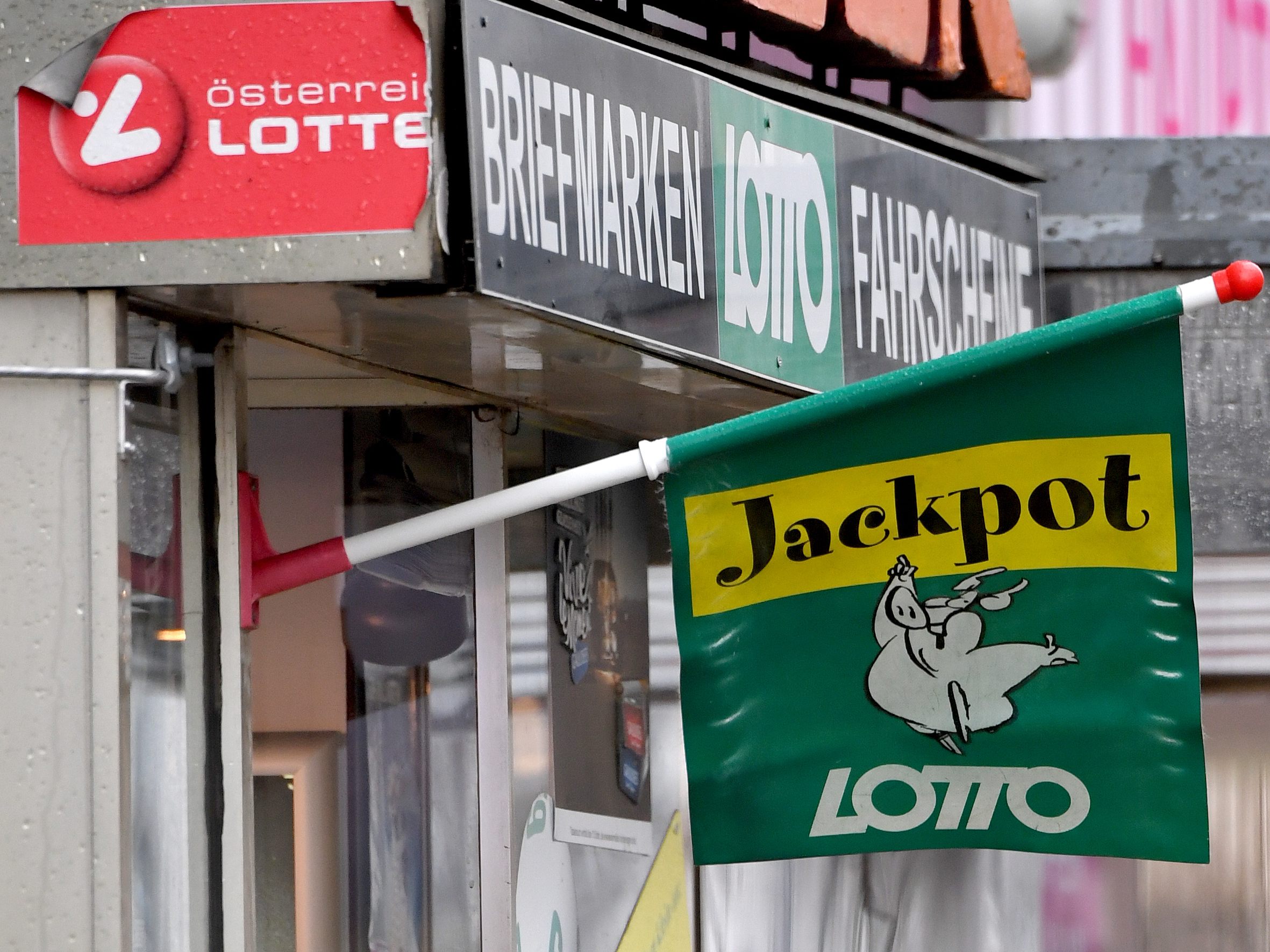 Beim Lotto-Jackpot geht es am Sonntag um 1,3 Millionen. Beim Lotto-Jackpot geht es am Sonntag um 1,3 Millionen.