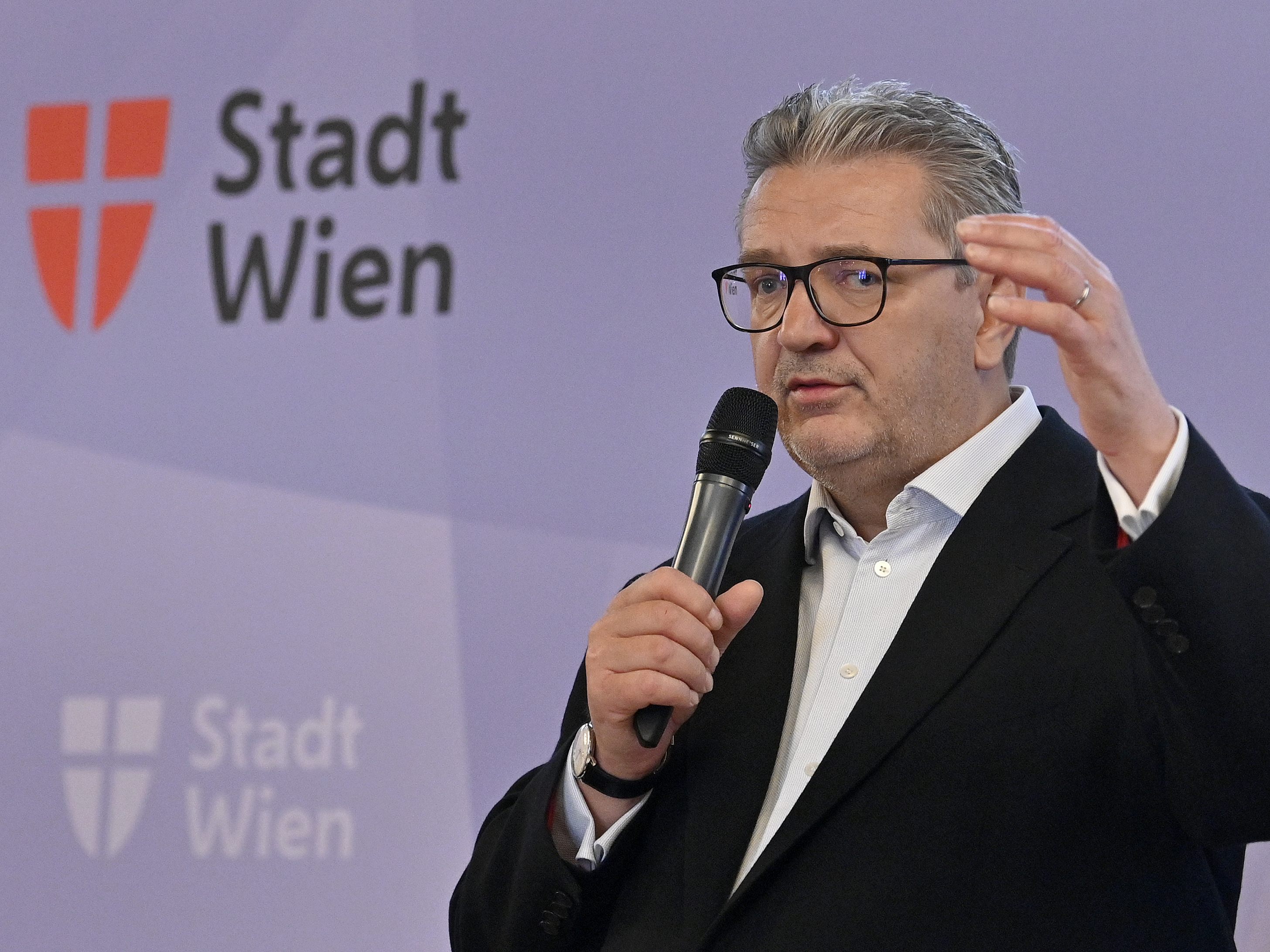 Wiens Sozialstadtrat Peter Hacker präsentierte am Freitag die Zahlen zur Mindestsicherung in Wien.