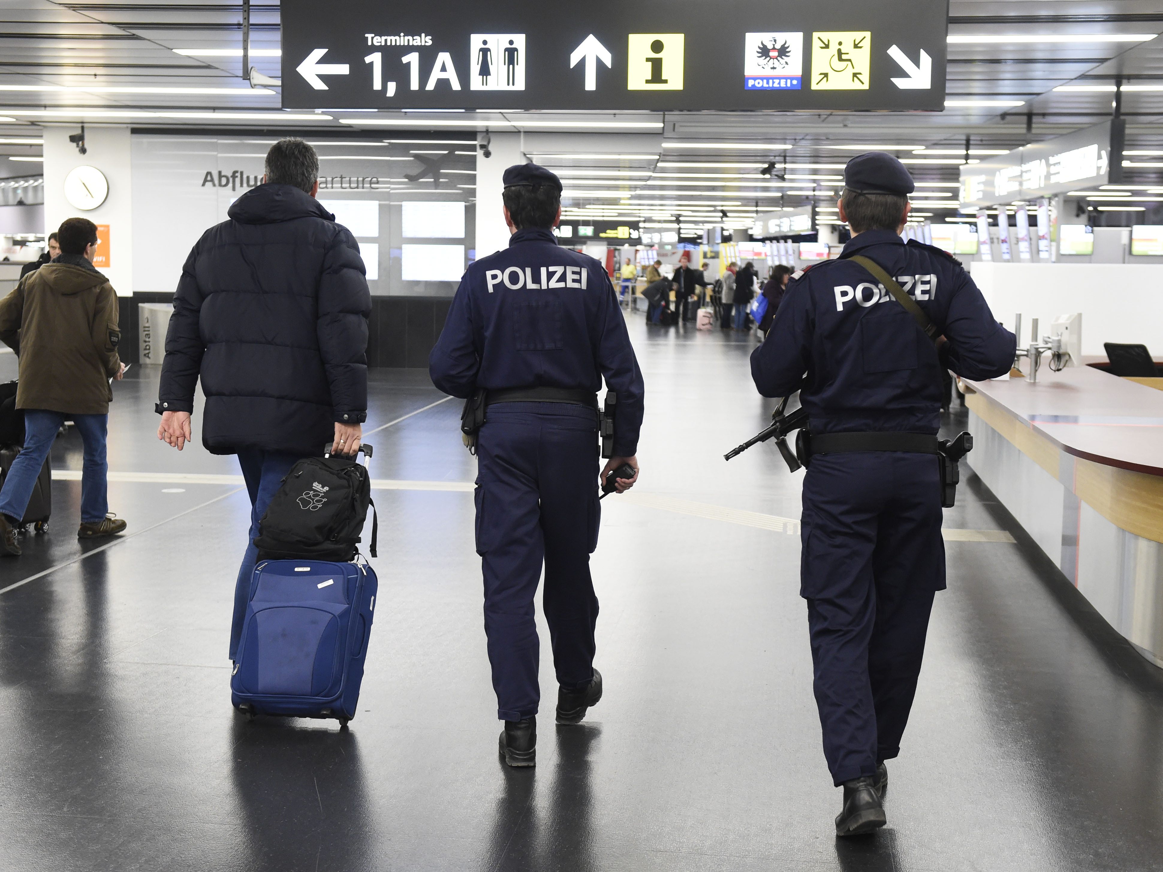 Die Festnahme des IS-Anhängers erfolgte am Flughafen Wien-Schwechat. Die Festnahme des IS-Anhängers erfolgte am Flughafen Wien-Schwechat.