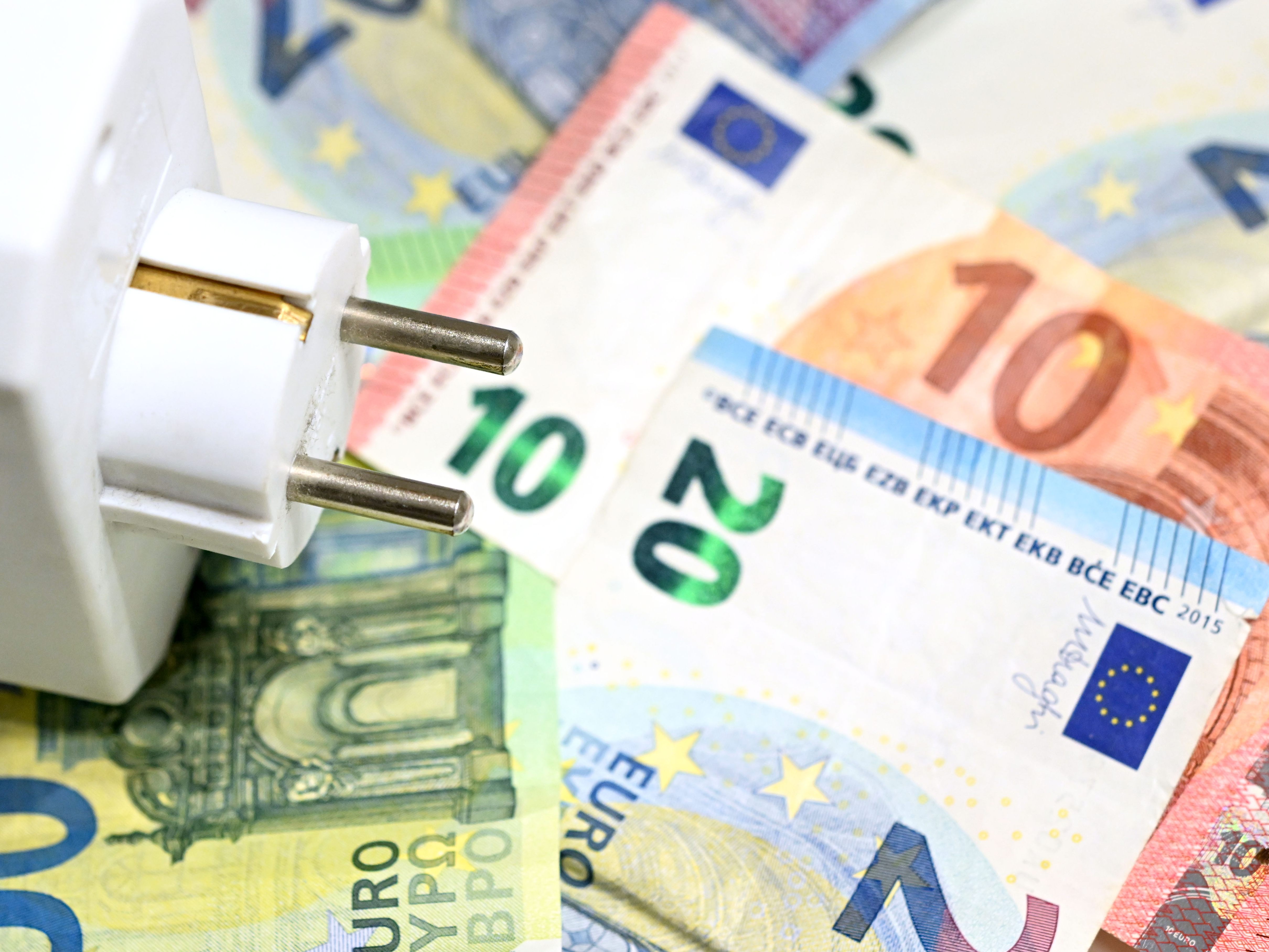 Im Oktober steigen die Strom-Großhandelspreise deutlich an. Im Oktober steigen die Strom-Großhandelspreise deutlich an.