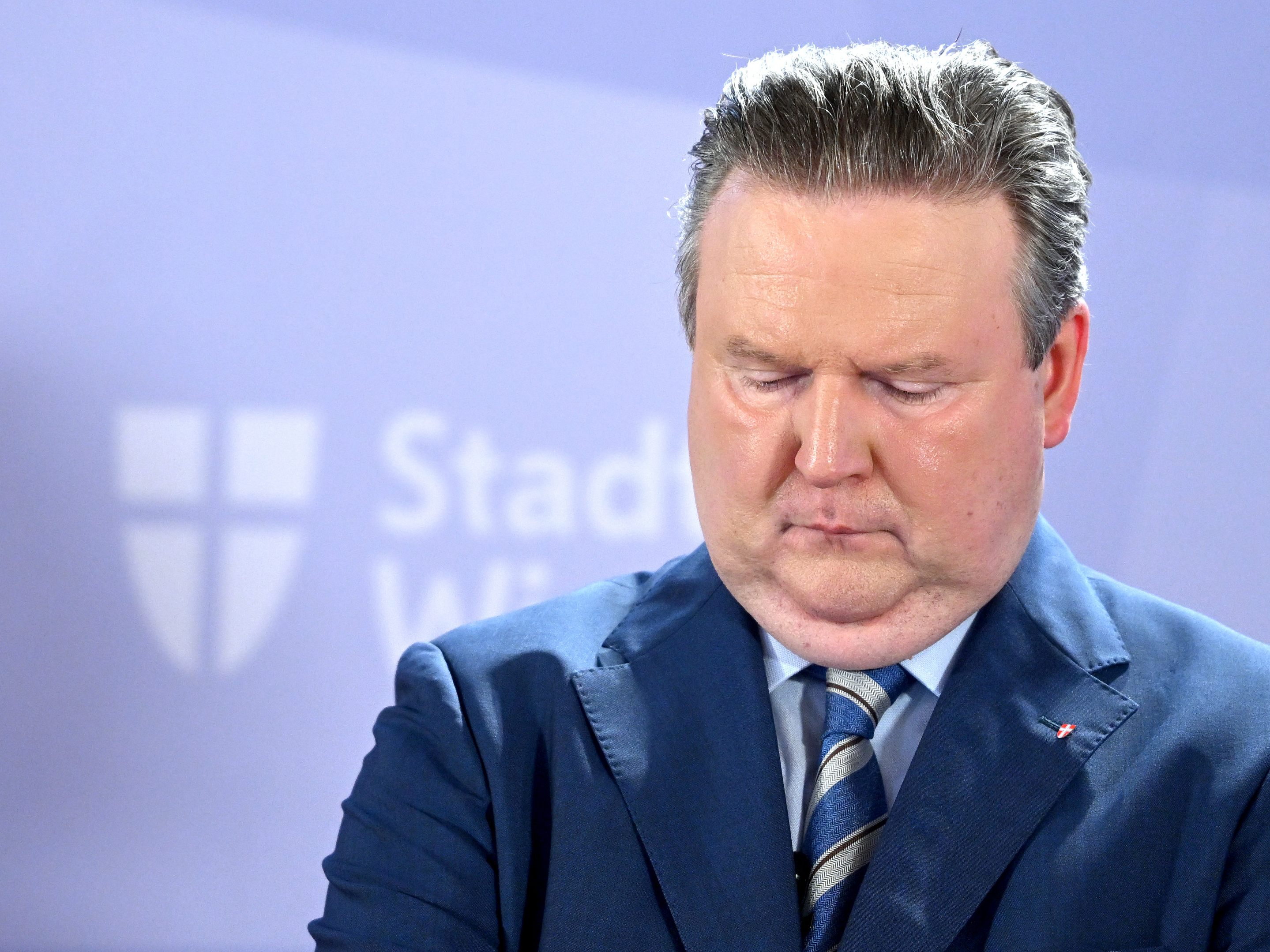 Wiens Bürgermeister Michael Ludwig (SPÖ) verteidigte am Dienstag sein Vorgehen in der Causa Wien Energie erneut. Wiens Bürgermeister Michael Ludwig (SPÖ) verteidigte am Dienstag sein Vorgehen in der Causa Wien Energie erneut.