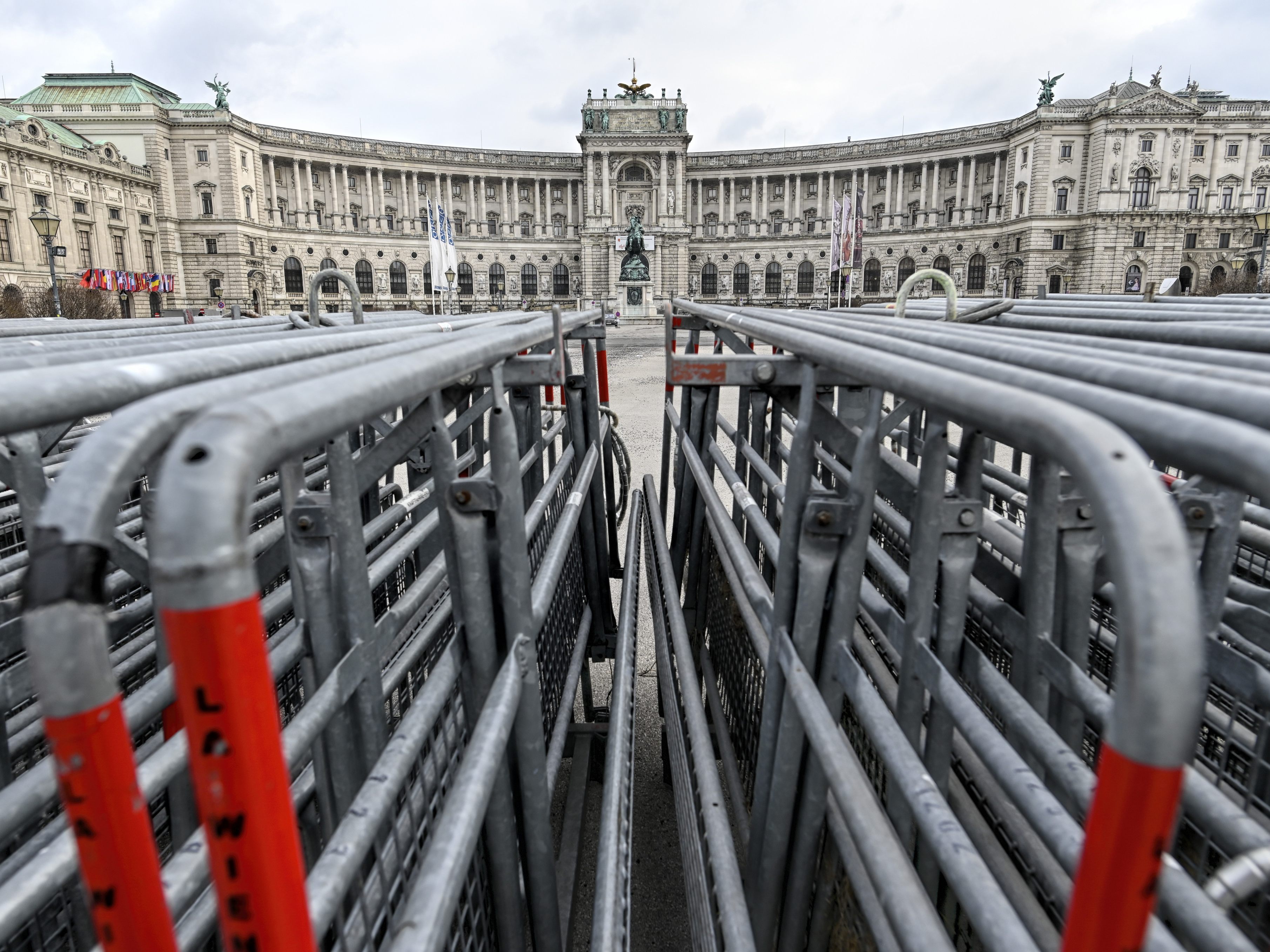 Zahlreiche Demos am Wochenende: 10.000 Teilnehmer in Wien erwartet.