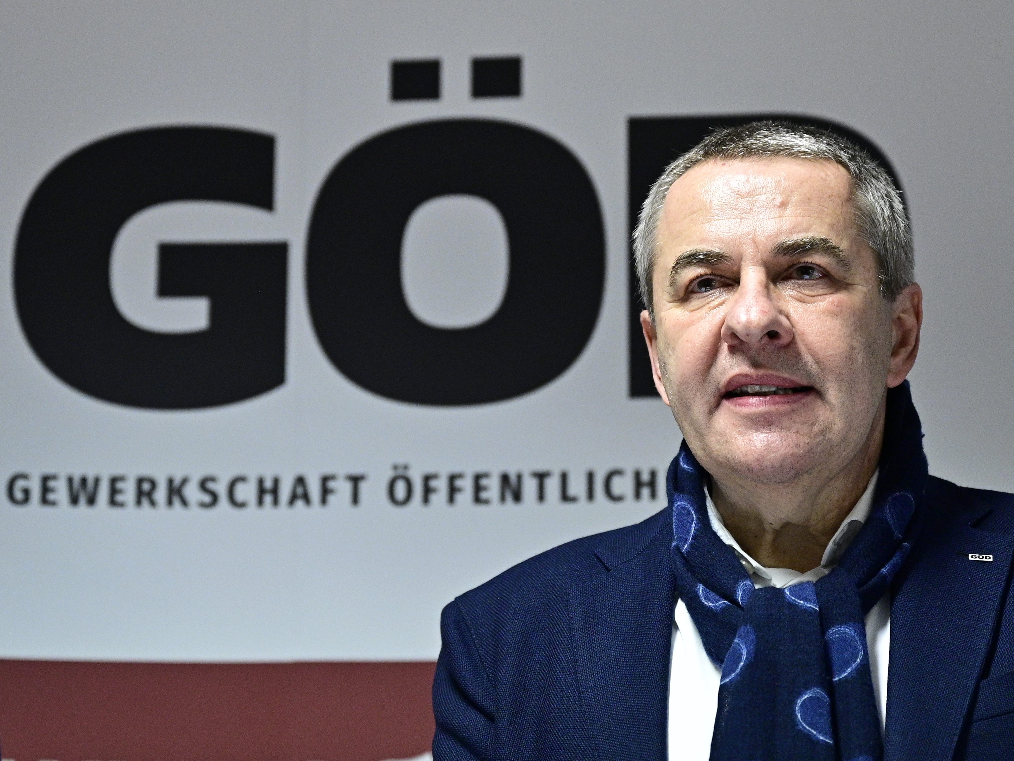 Schnedl ersucht die Regierung um die Aufnahme von Gehaltsverhandlungen.