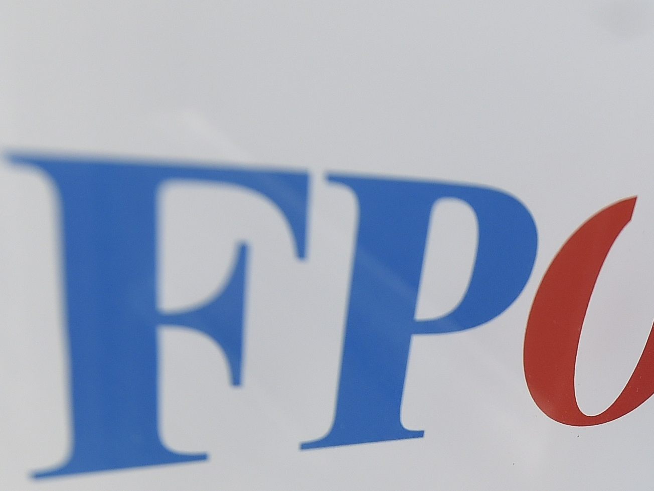 Im Hinblick auf FPÖ-Bundesrat Markus Leinfellner wurde die Auslieferung beantragt. Im Hinblick auf FPÖ-Bundesrat Markus Leinfellner wurde die Auslieferung beantragt.