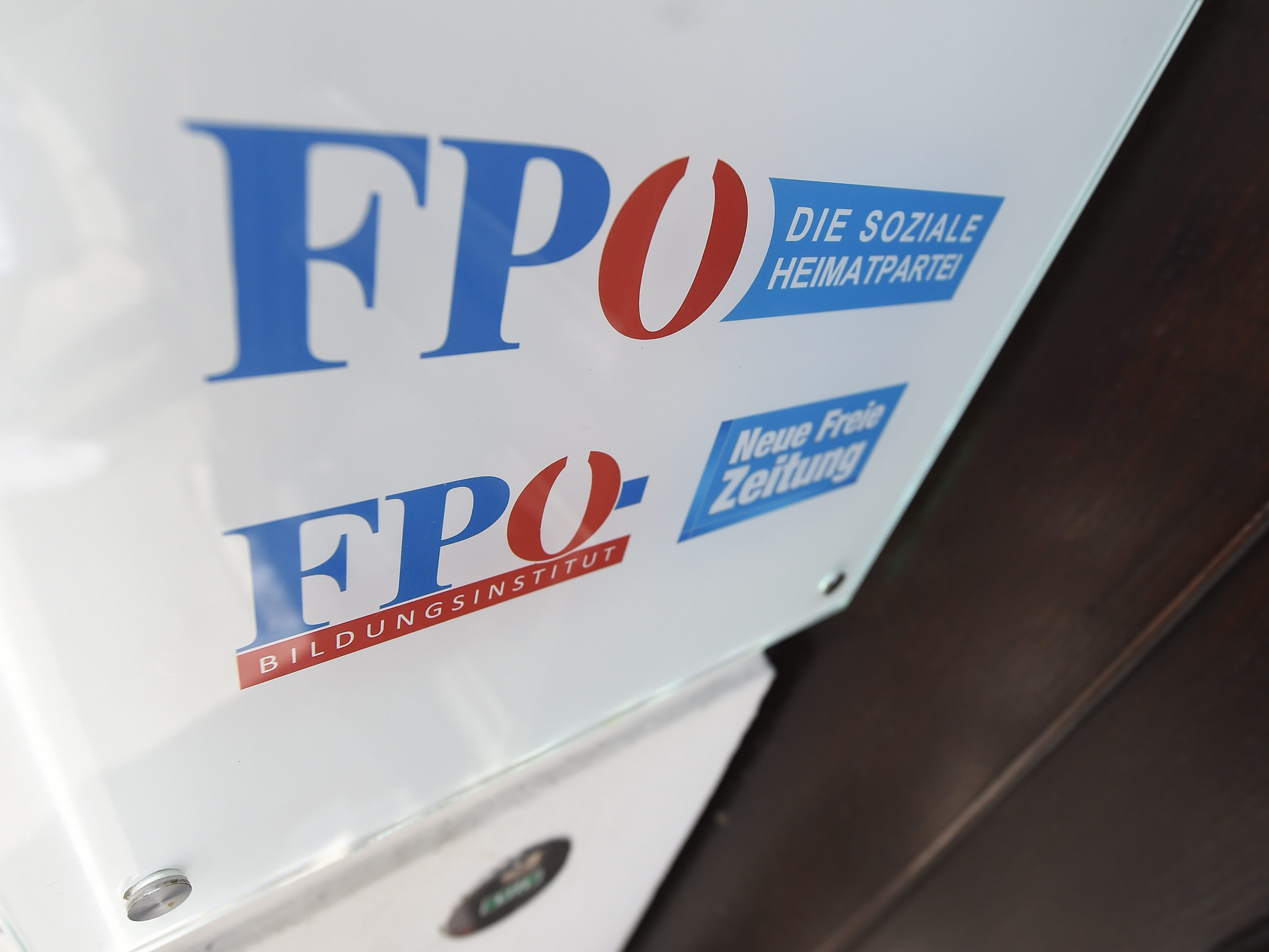 Kurz vor der Tiroler Landtagswahl 2022 trat FPÖ-Bezirksparteiobmann von Imst, Johann Grüner, aus der Partei aus. Kurz vor der Tiroler Landtagswahl 2022 trat FPÖ-Bezirksparteiobmann von Imst, Johann Grüner, aus der Partei aus.