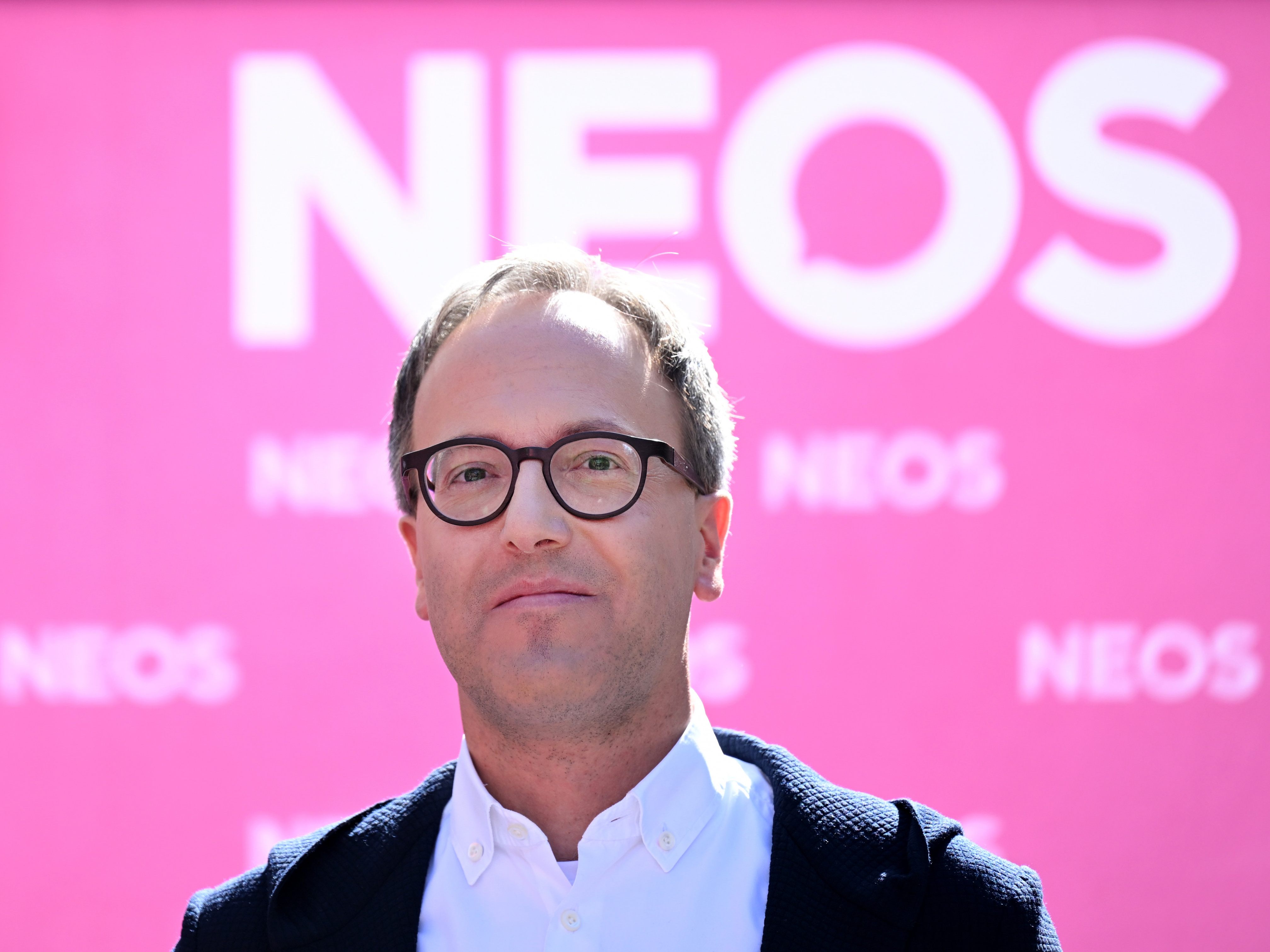 Tirol-Wahl: NEOS ärgern sich über den Wirtschaftsbund. Tirol-Wahl: NEOS ärgern sich über den Wirtschaftsbund.