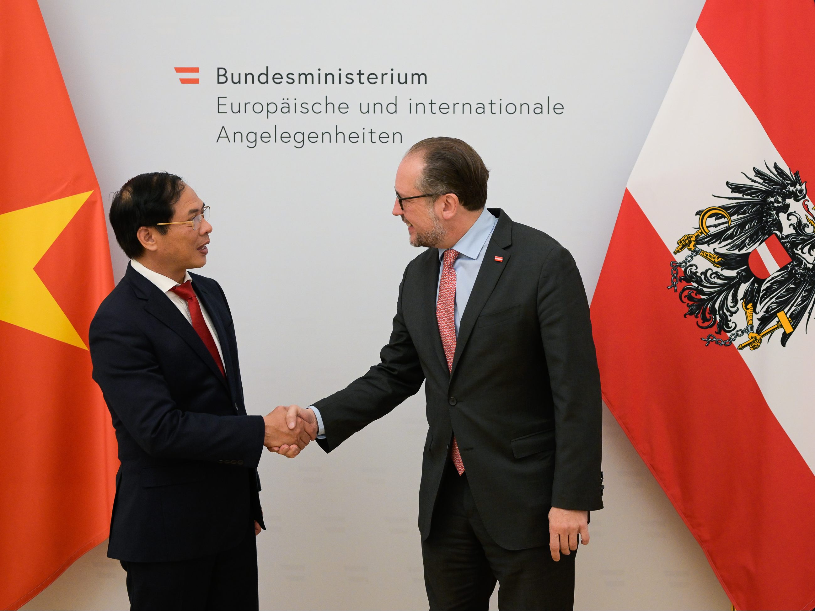 Alexander Schallenberg und Martin Kocher trafen Vietnams Außenminister in Wien.